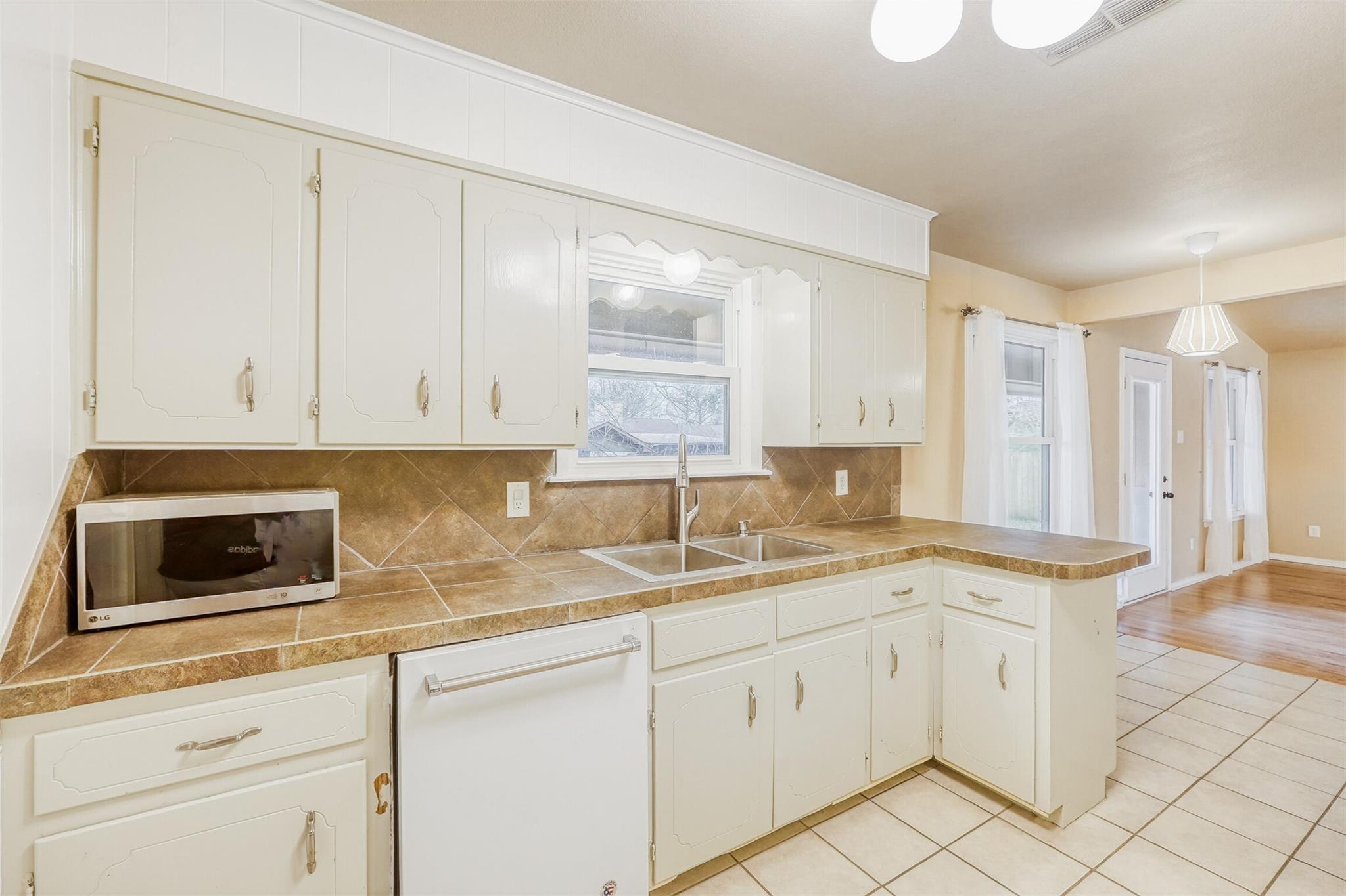 2114 Bel Air Dr, Taylor, TX 76574