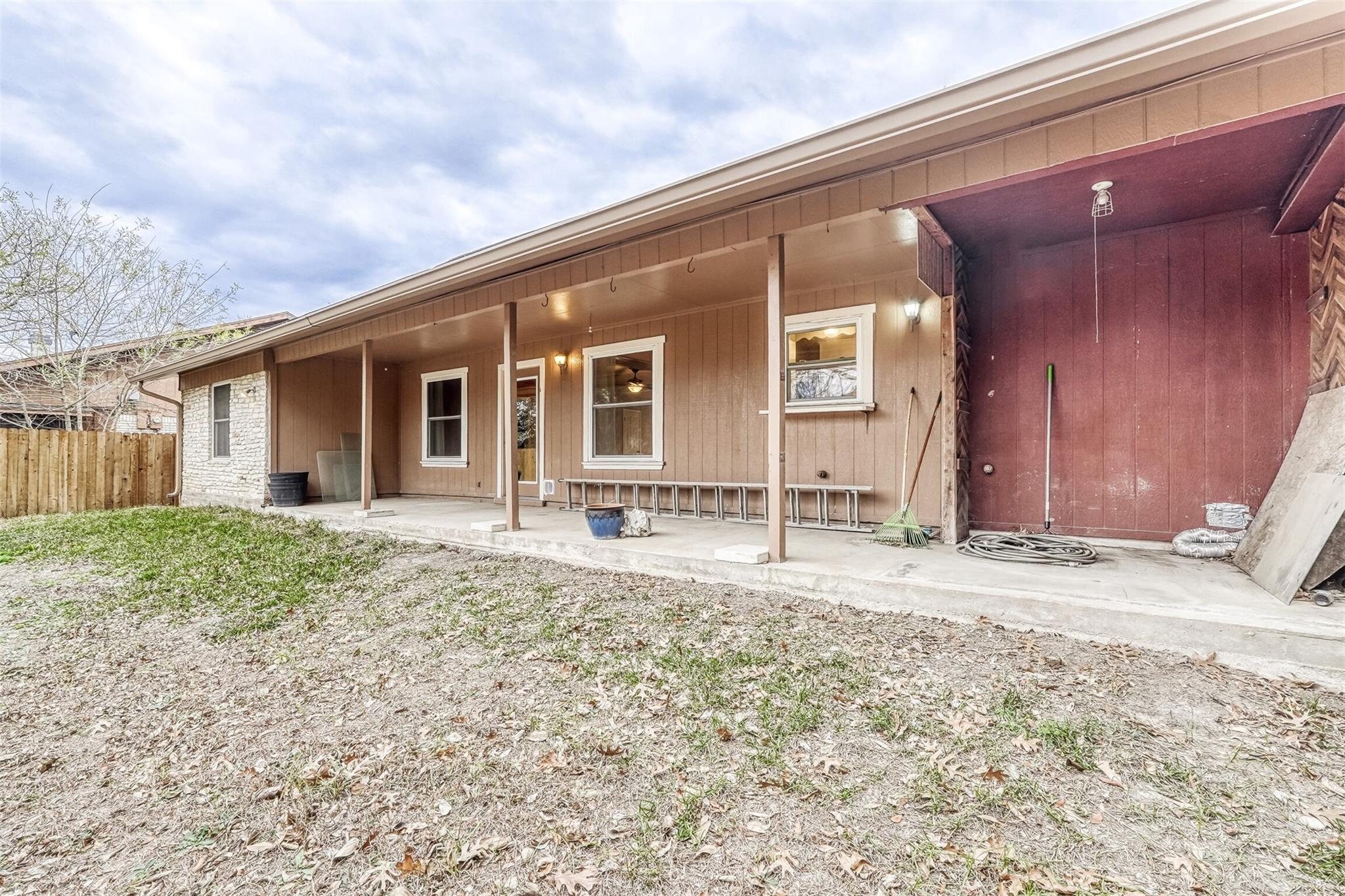 2114 Bel Air Dr, Taylor, TX 76574