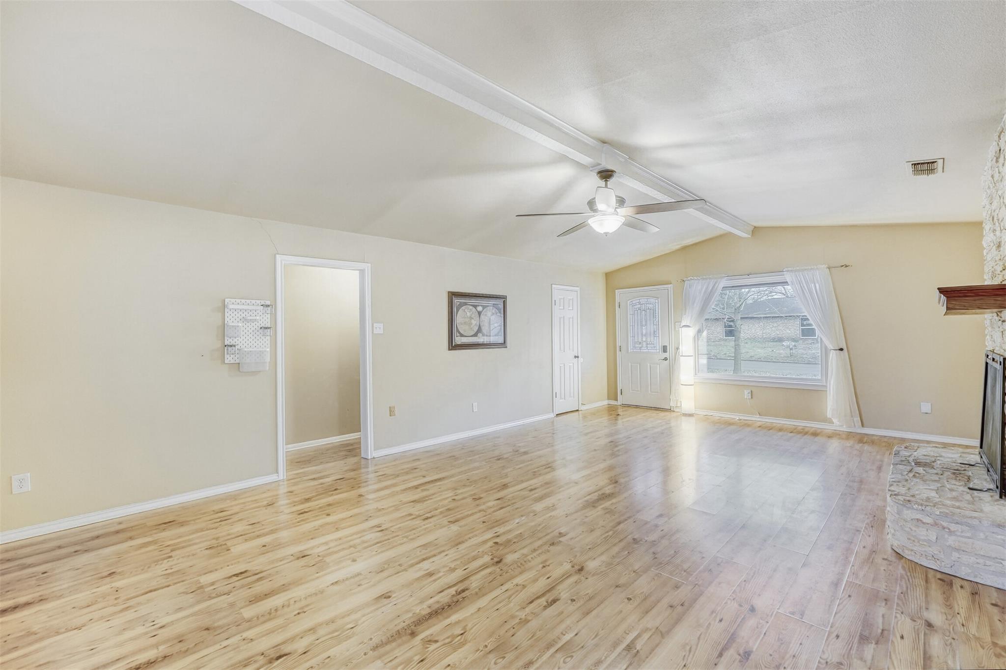 2114 Bel Air Dr, Taylor, TX 76574