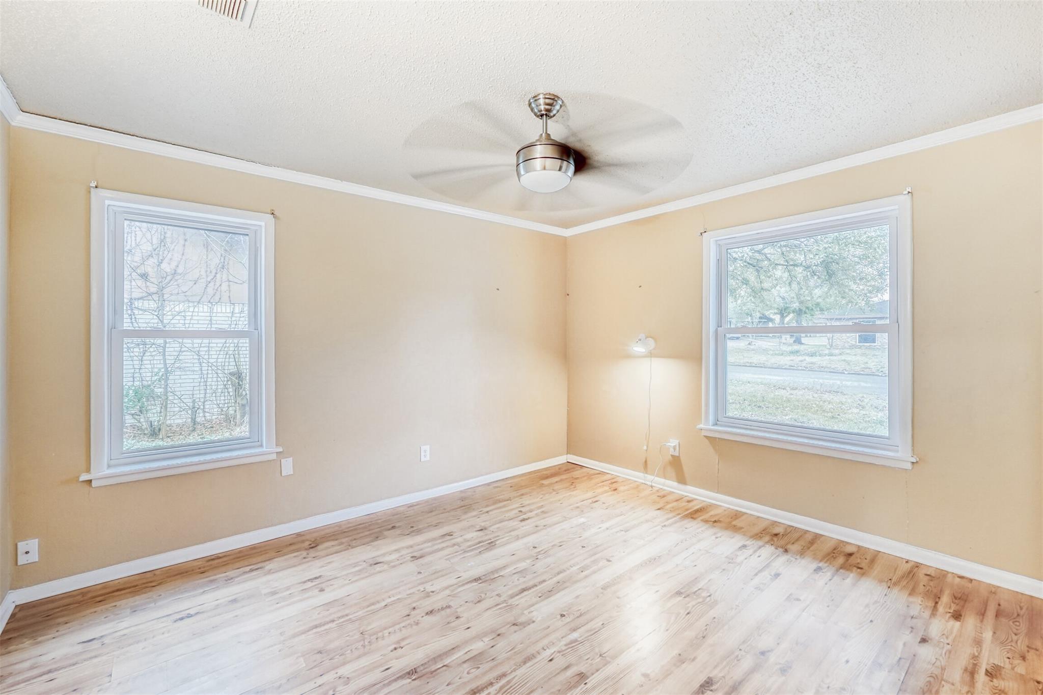 2114 Bel Air Dr, Taylor, TX 76574