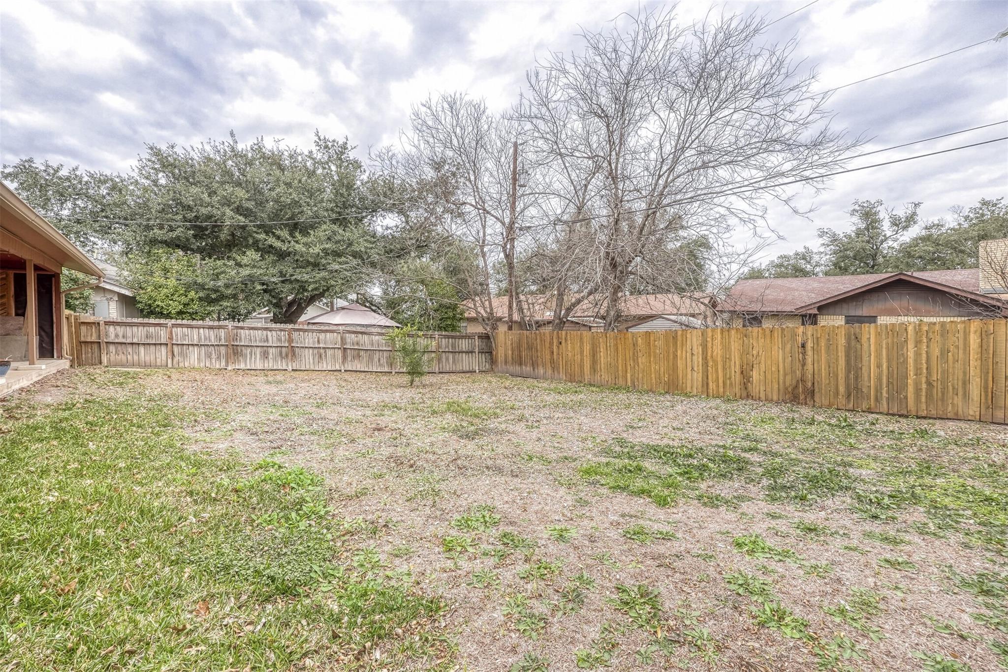 2114 Bel Air Dr, Taylor, TX 76574