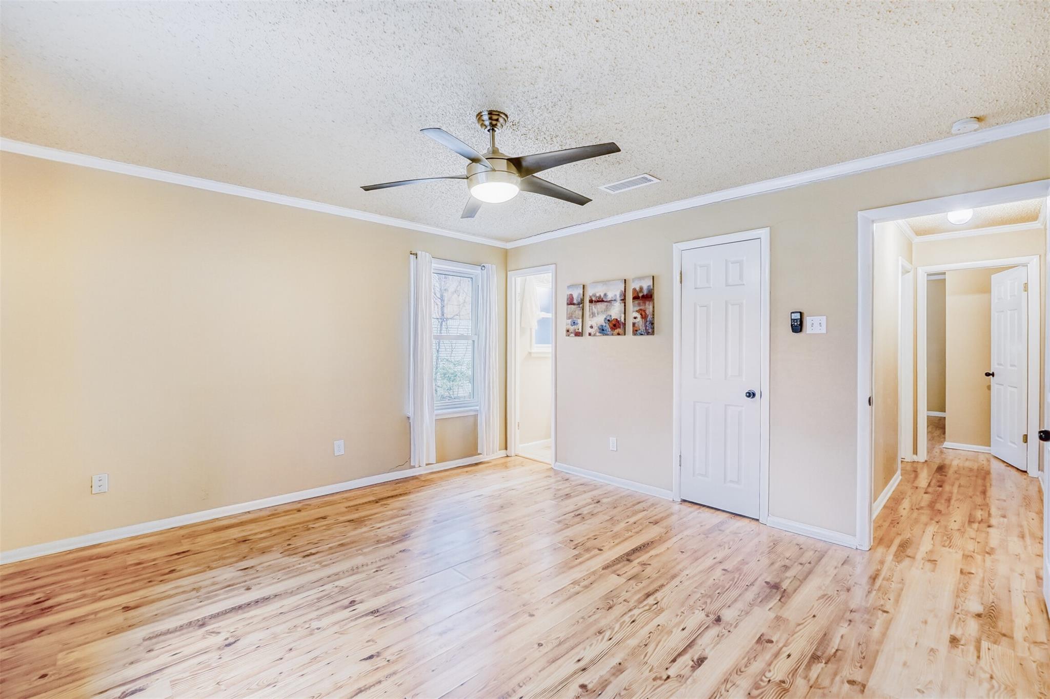 2114 Bel Air Dr, Taylor, TX 76574