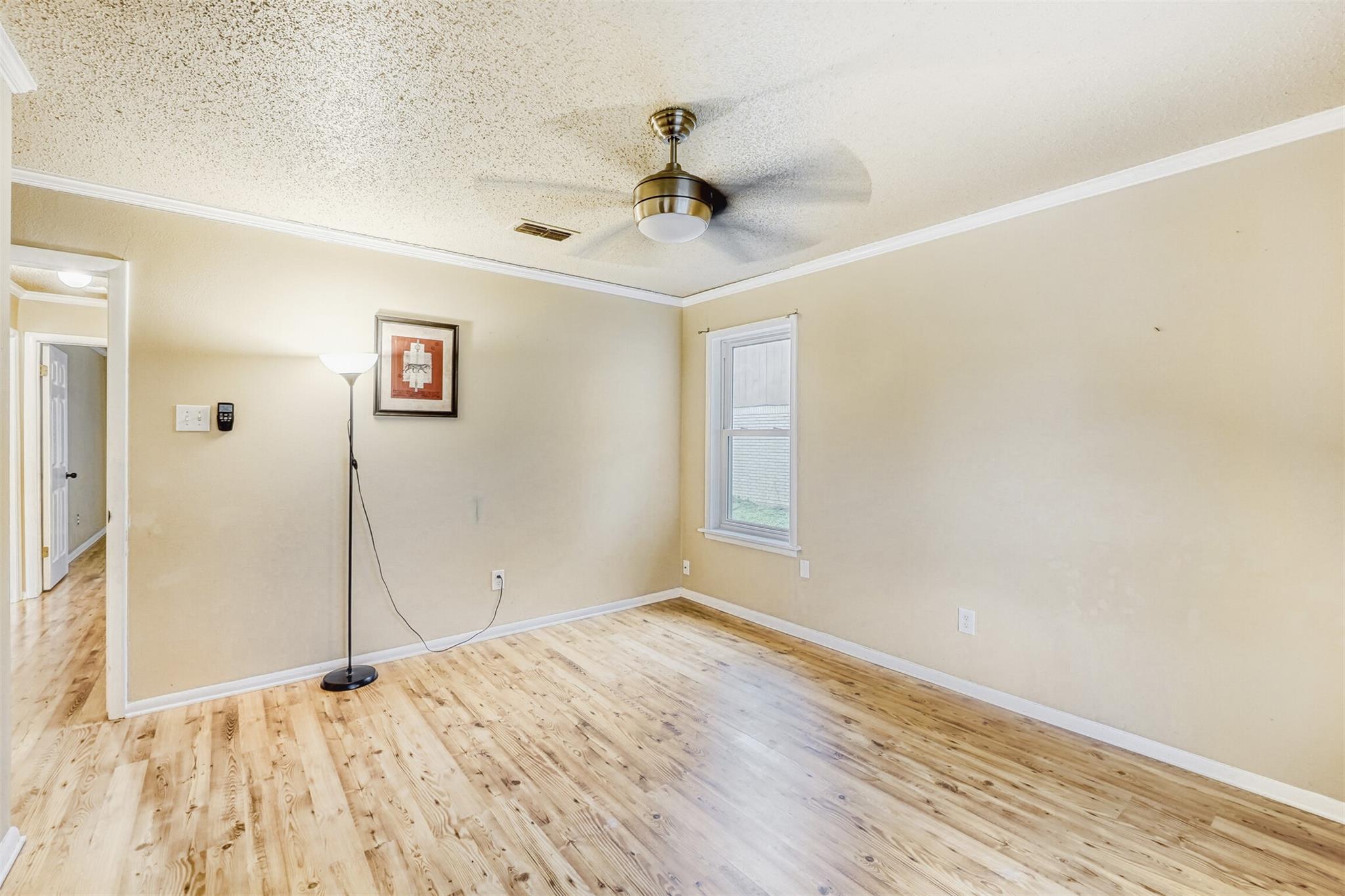 2114 Bel Air Dr, Taylor, TX 76574