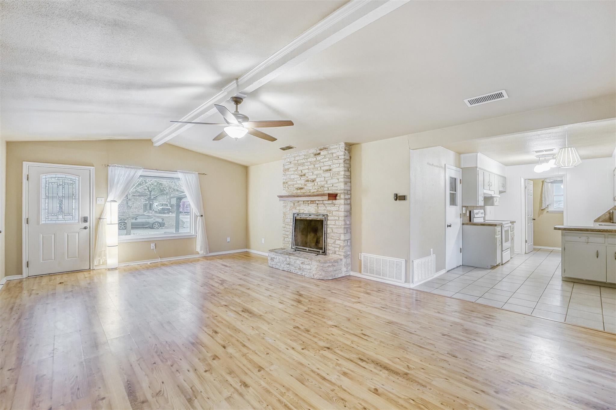 2114 Bel Air Dr, Taylor, TX 76574