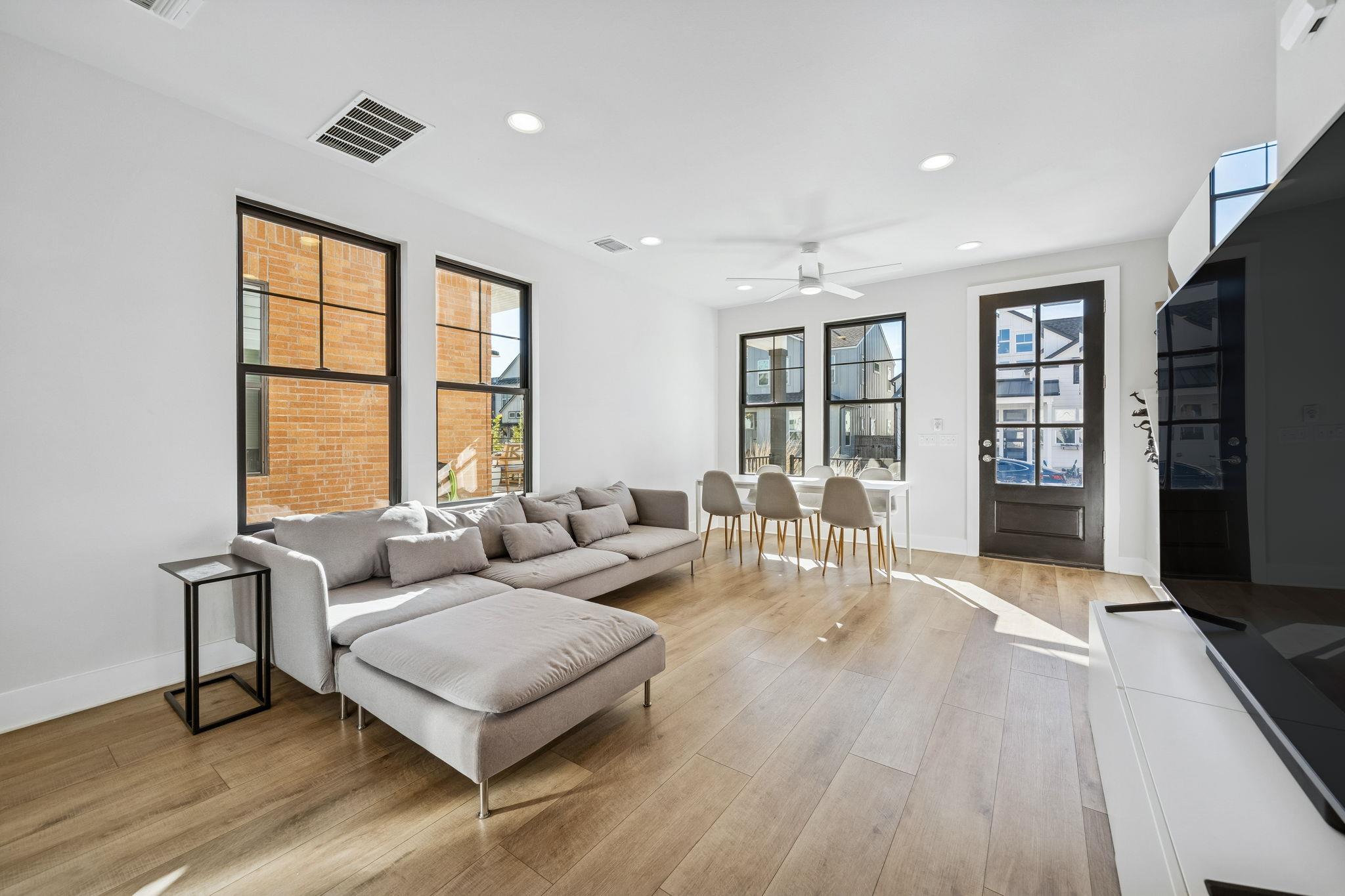 3322 McCurdy St, Austin, TX 78723