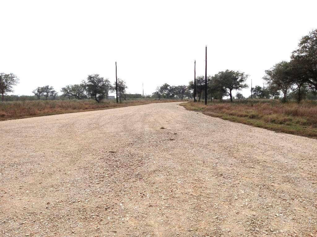251 Lefty Lane Ln, Goliad, TX 77963