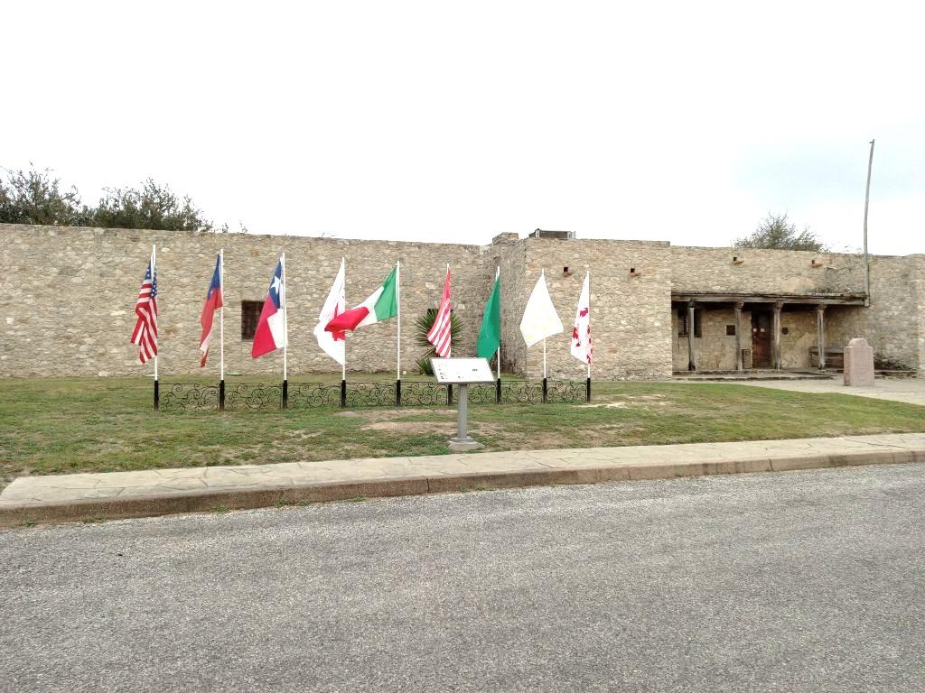 251 Lefty Lane Ln, Goliad, TX 77963