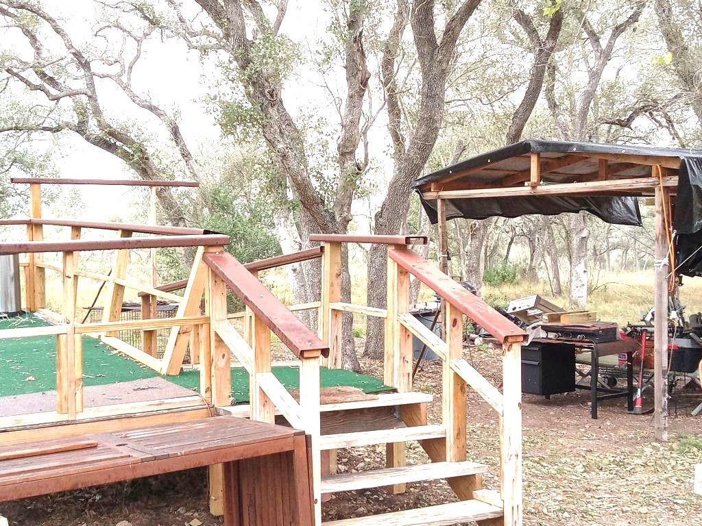 251 Lefty Lane Ln, Goliad, TX 77963