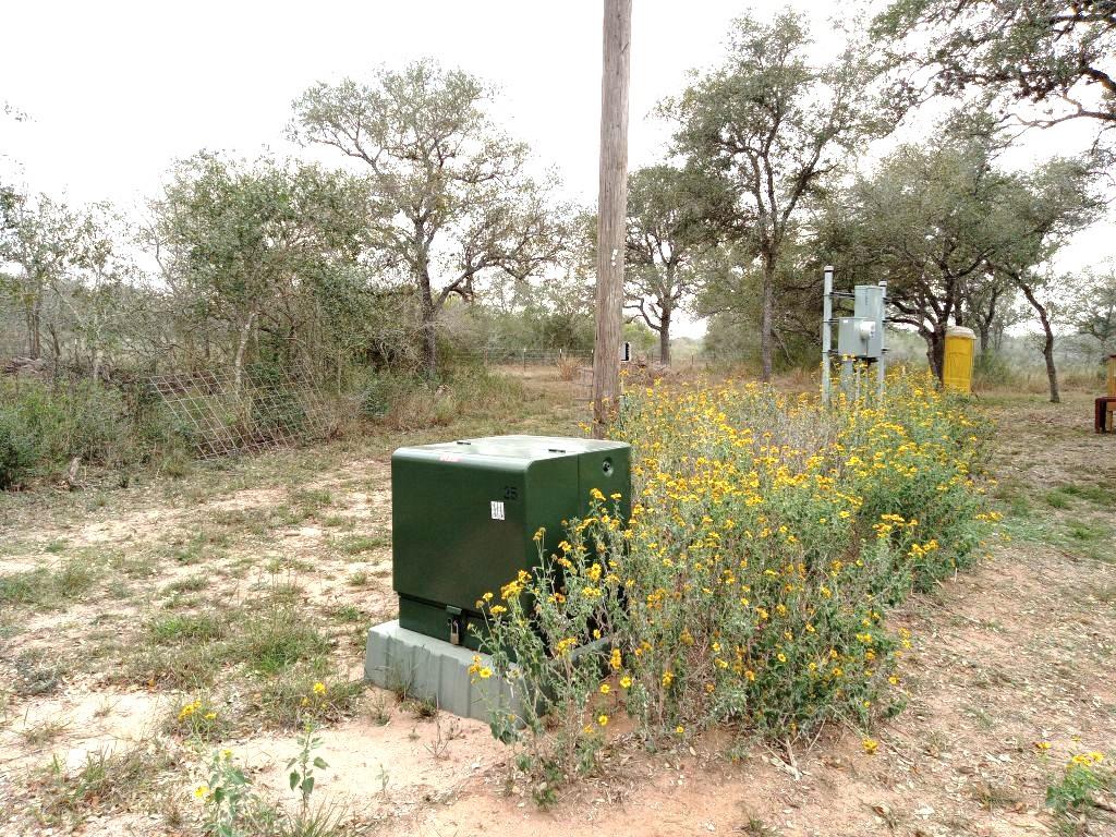 251 Lefty Lane Ln, Goliad, TX 77963