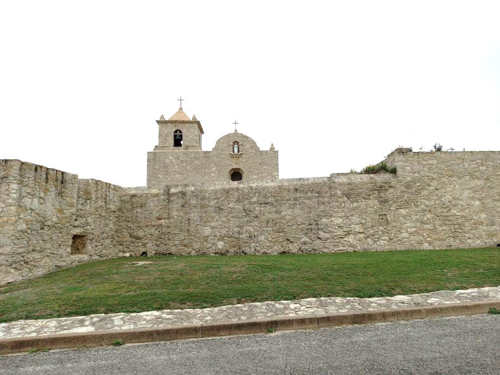 251 Lefty Lane Ln, Goliad, TX 77963