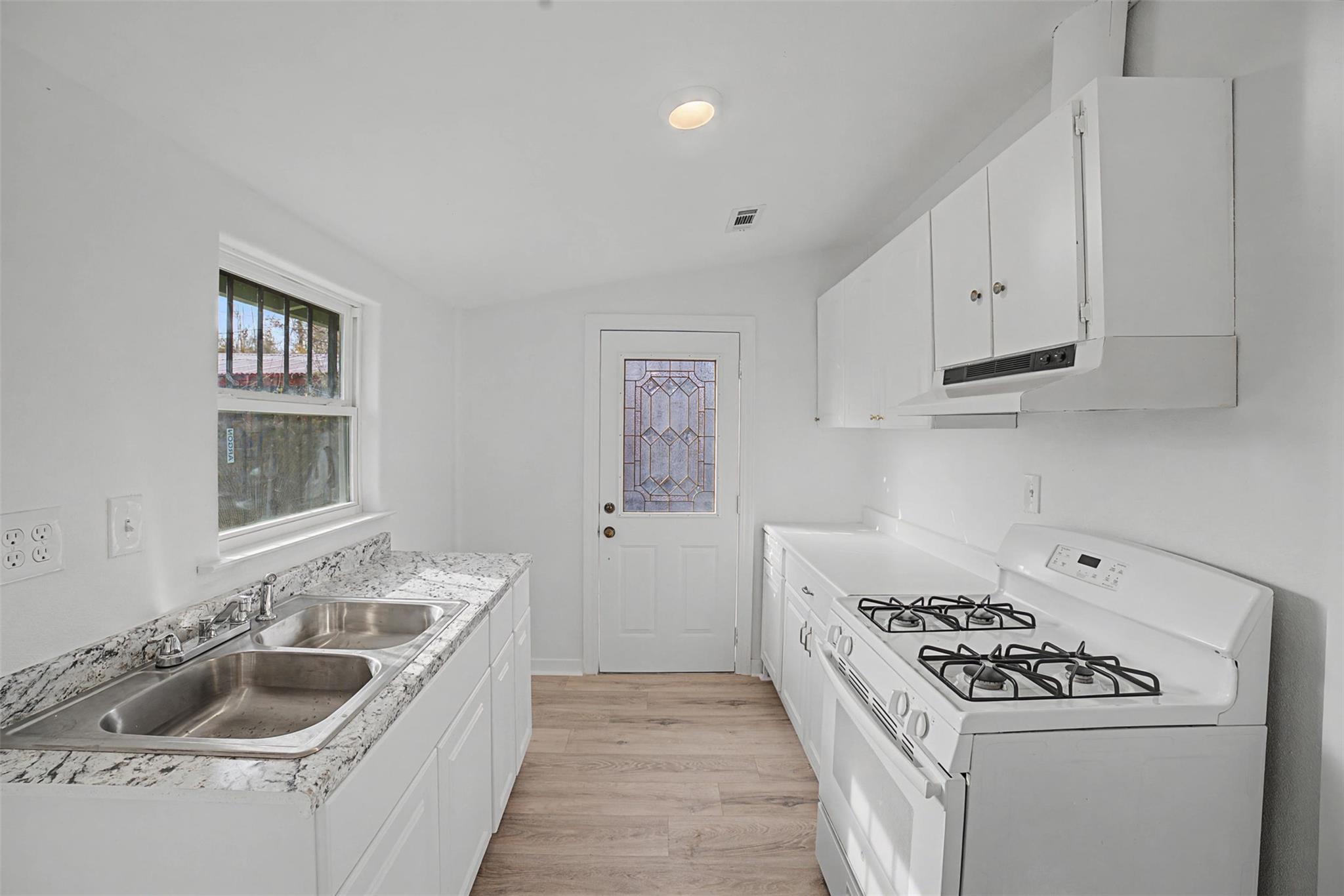 2703 E Cesar Chavez St, Austin, TX 78702