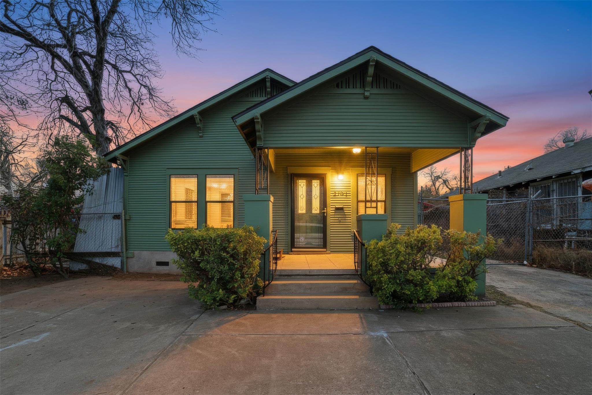 2703 E Cesar Chavez St, Austin, TX 78702