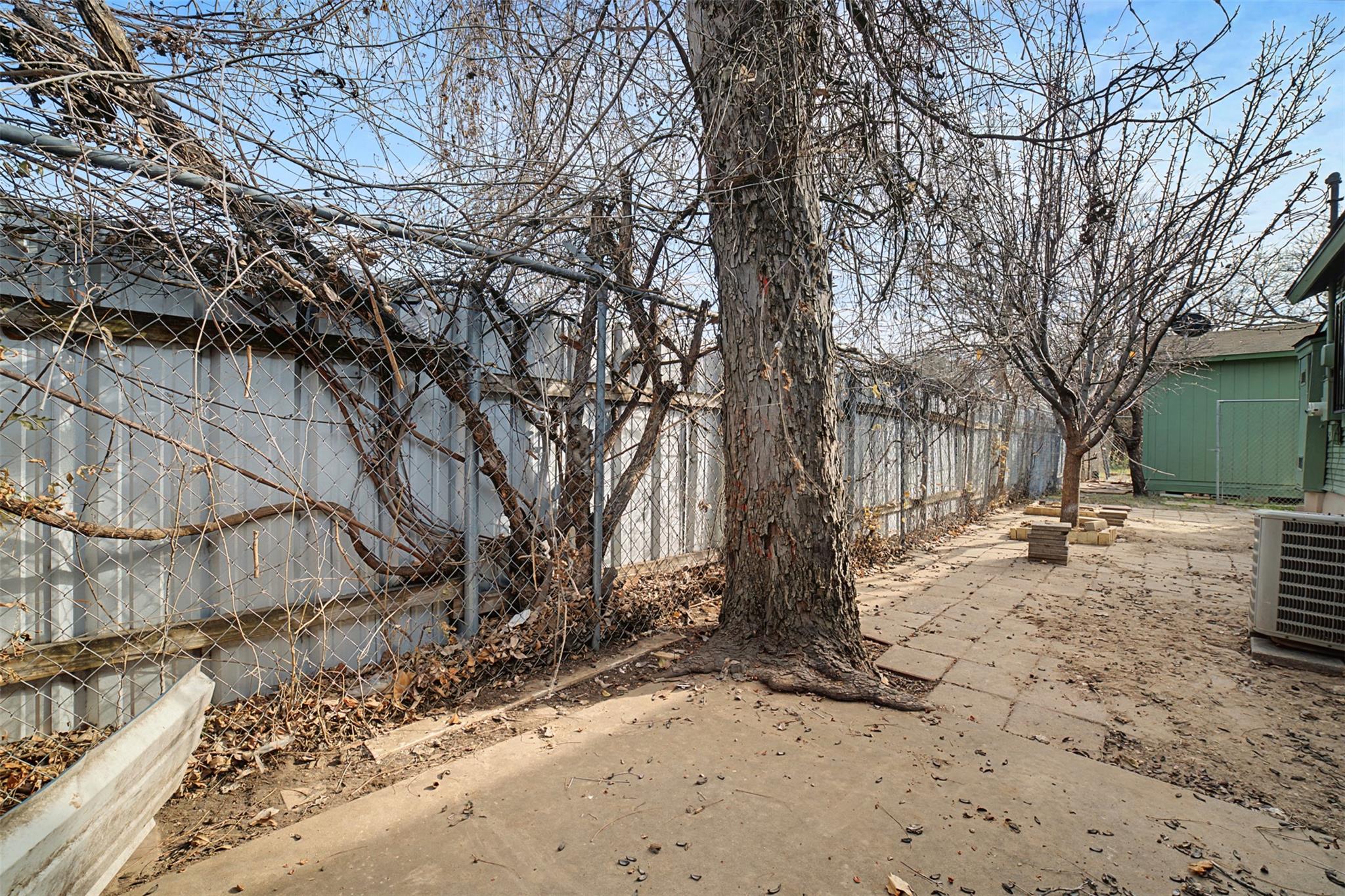 2703 E Cesar Chavez St, Austin, TX 78702