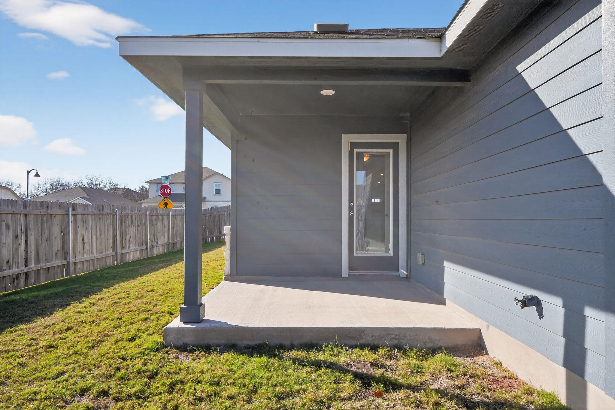 900 Main St, Hutto, TX 78634