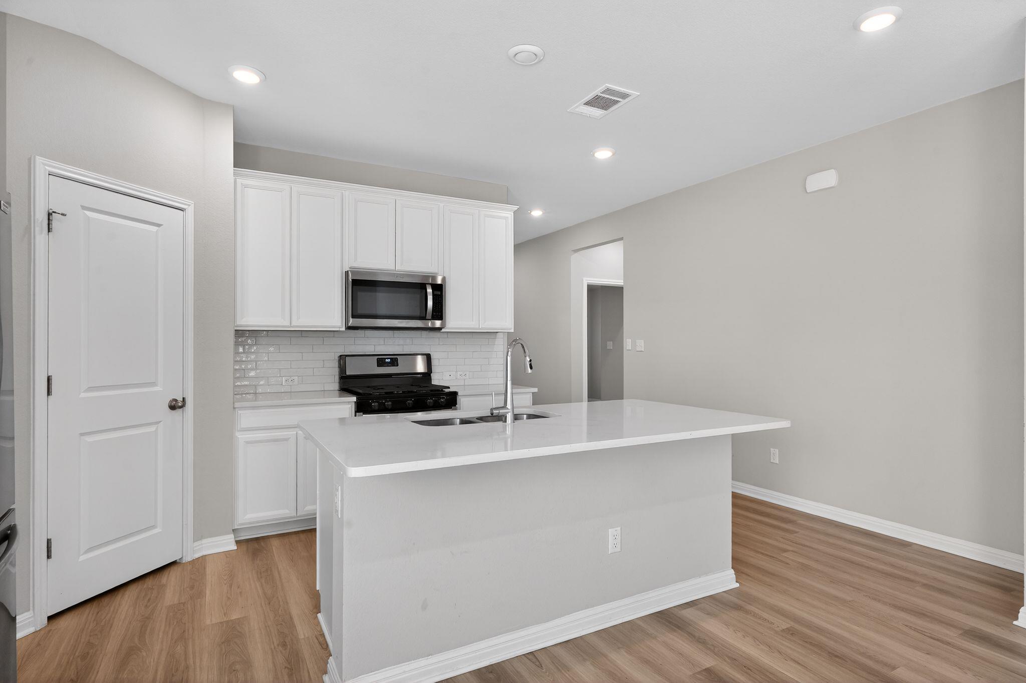 900 Main St, Hutto, TX 78634