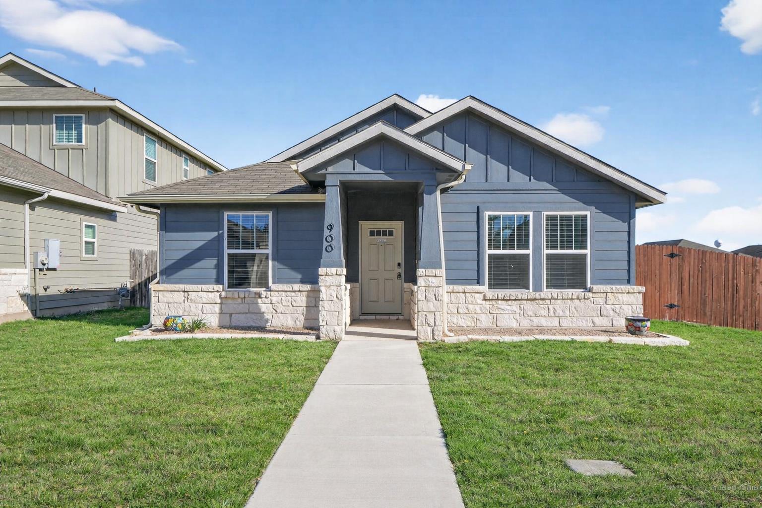 900 Main St, Hutto, TX 78634