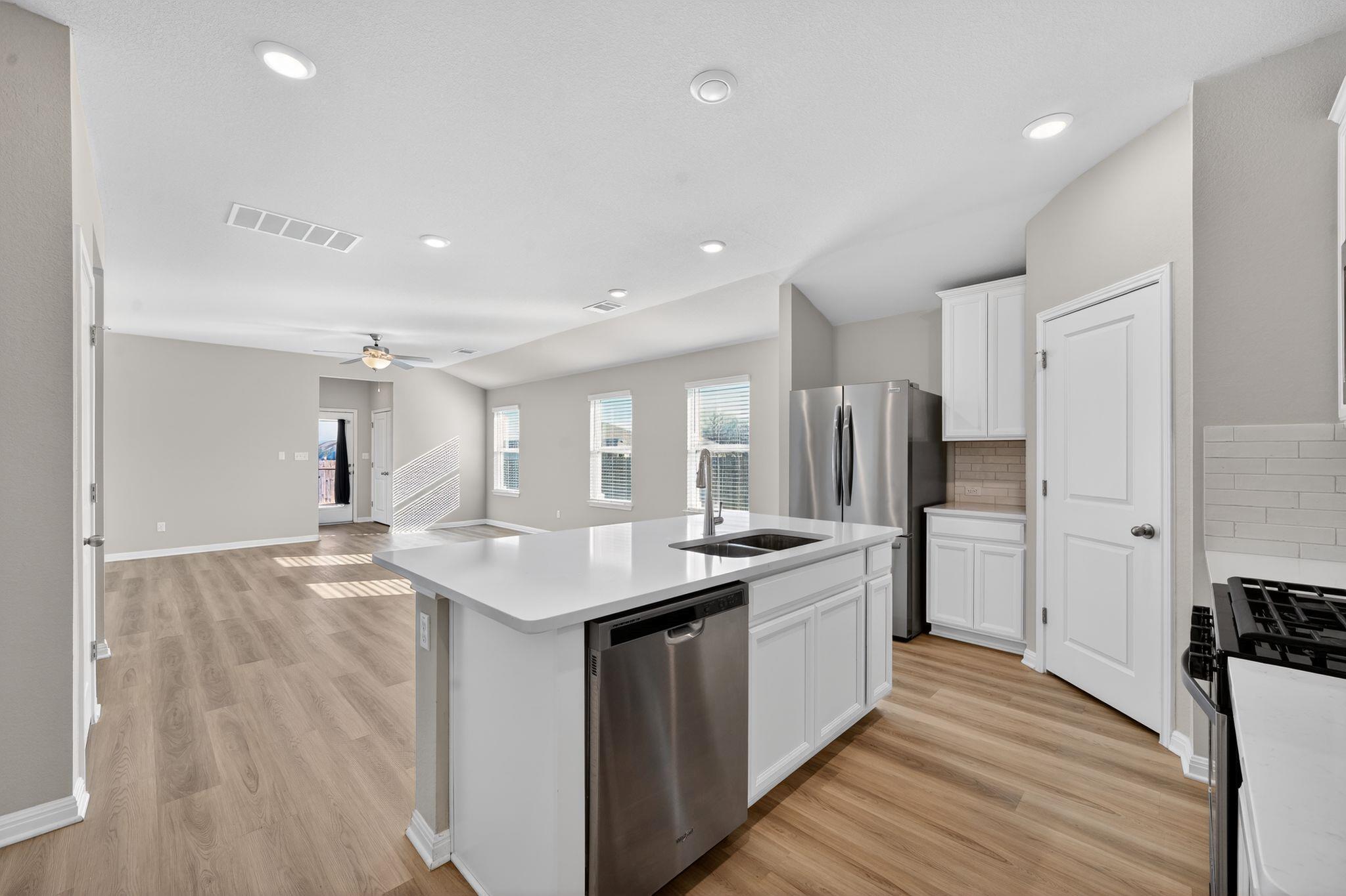 900 Main St, Hutto, TX 78634