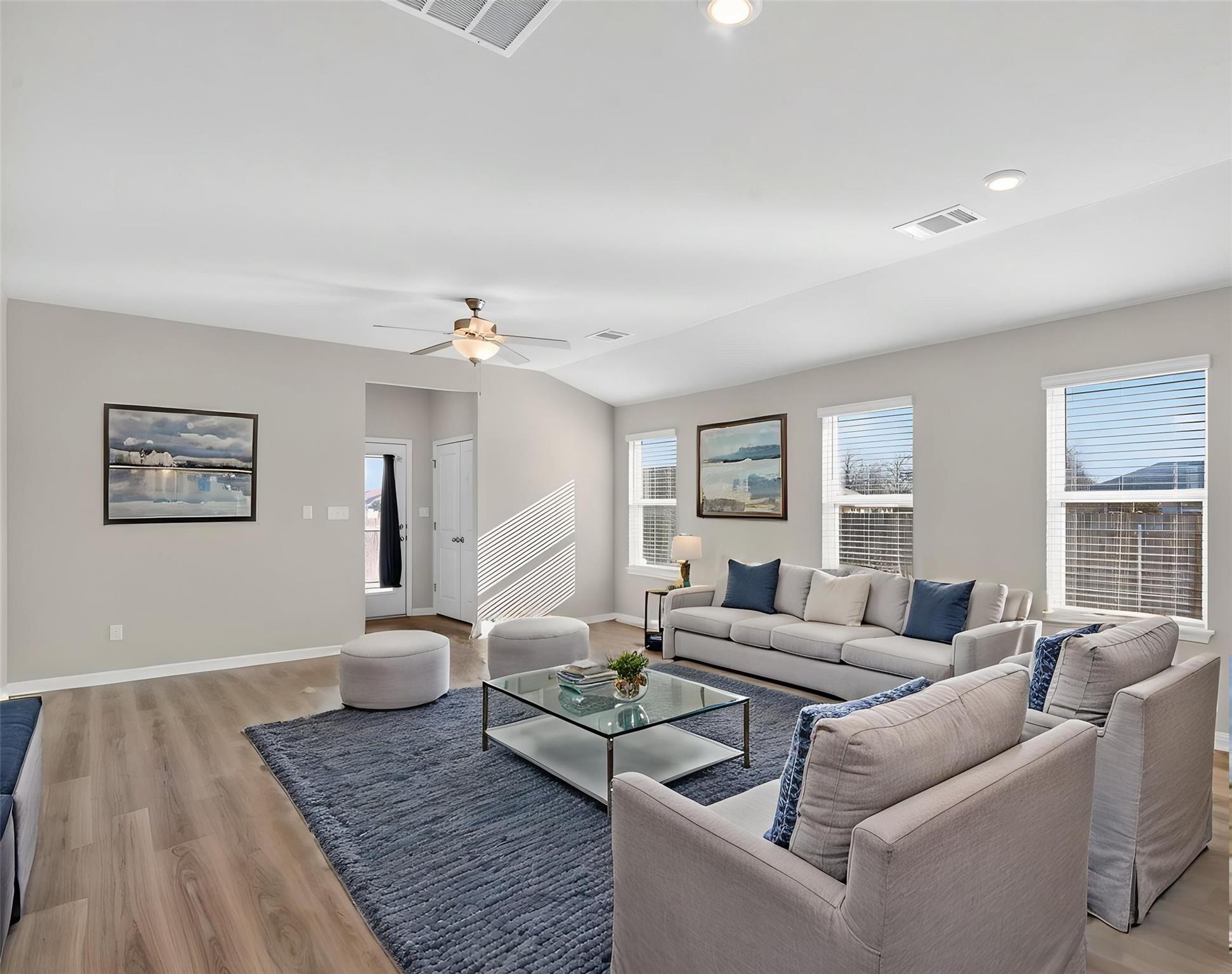 900 Main St, Hutto, TX 78634