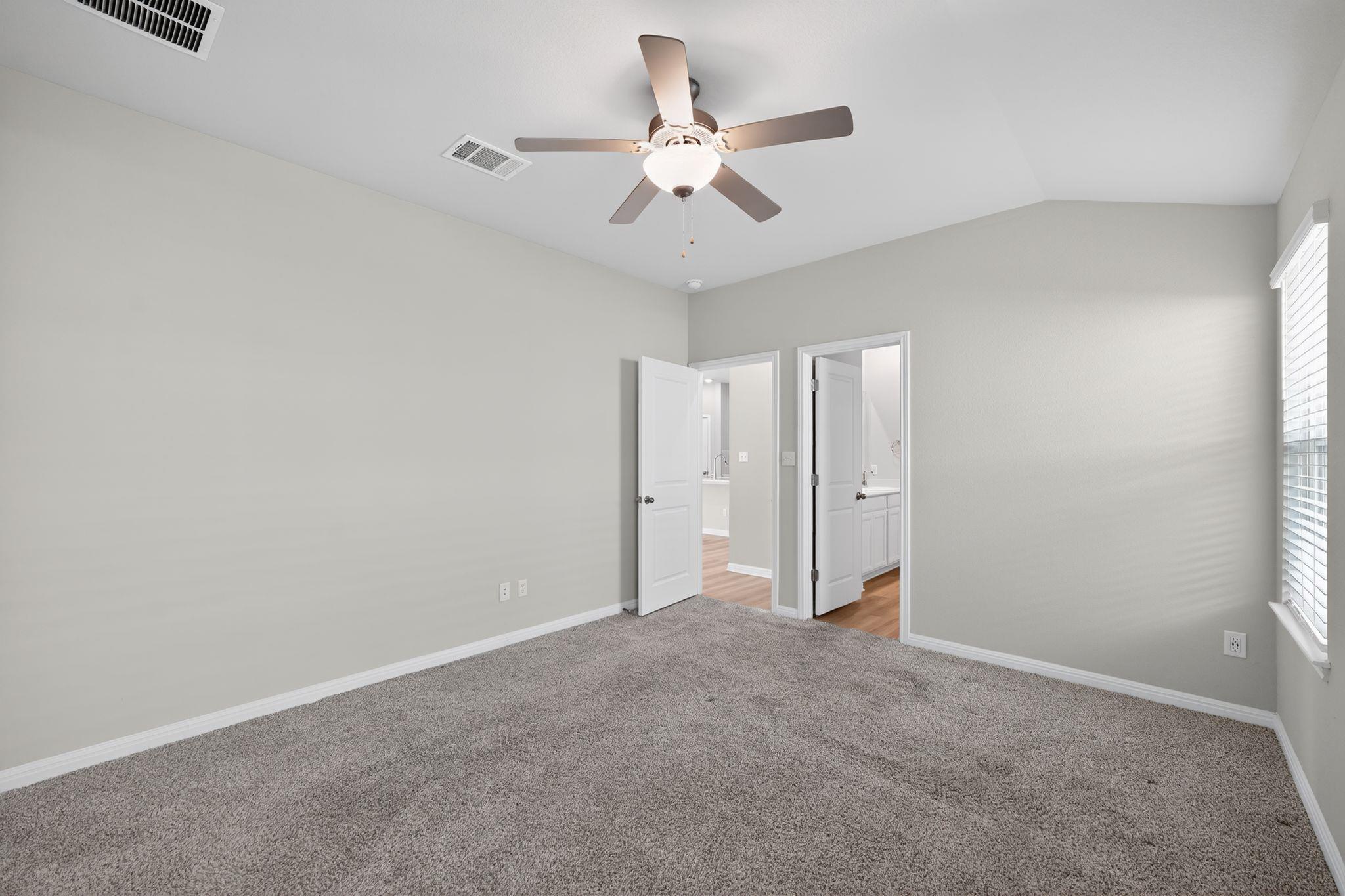 900 Main St, Hutto, TX 78634