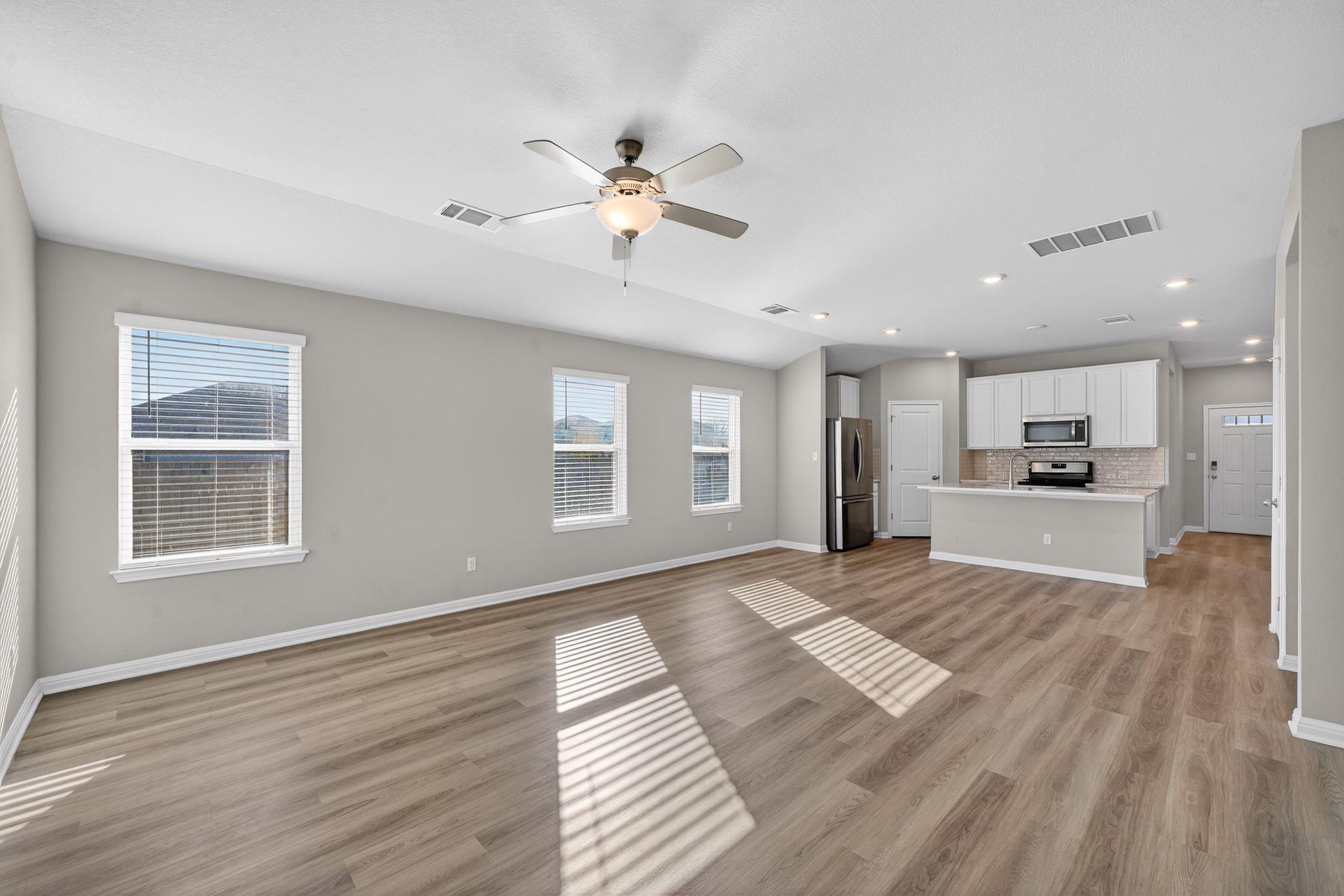 900 Main St, Hutto, TX 78634