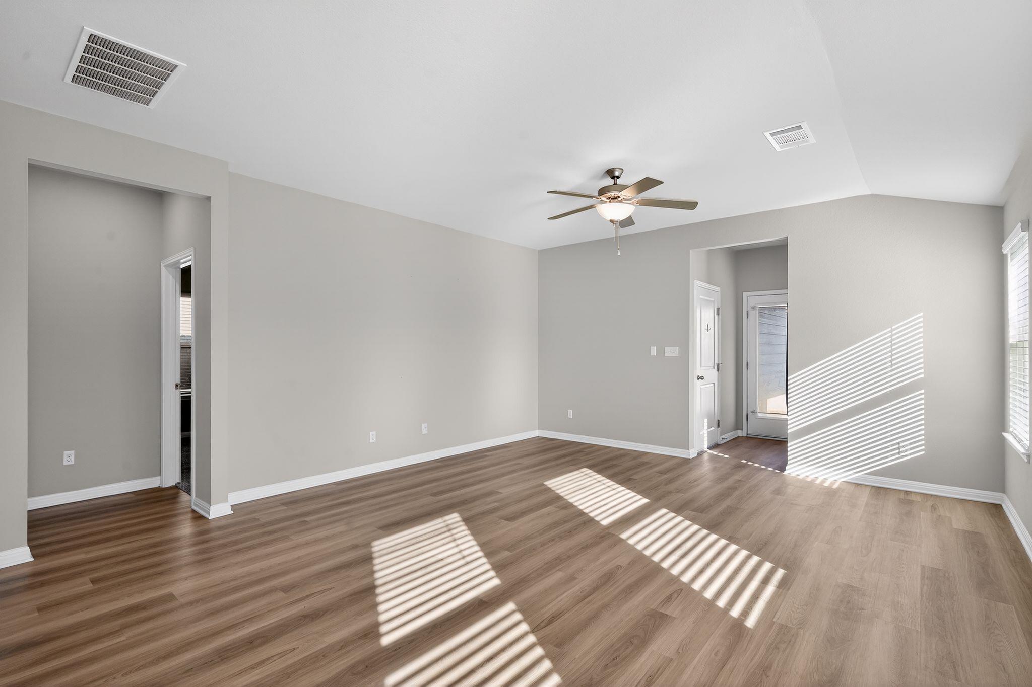 900 Main St, Hutto, TX 78634