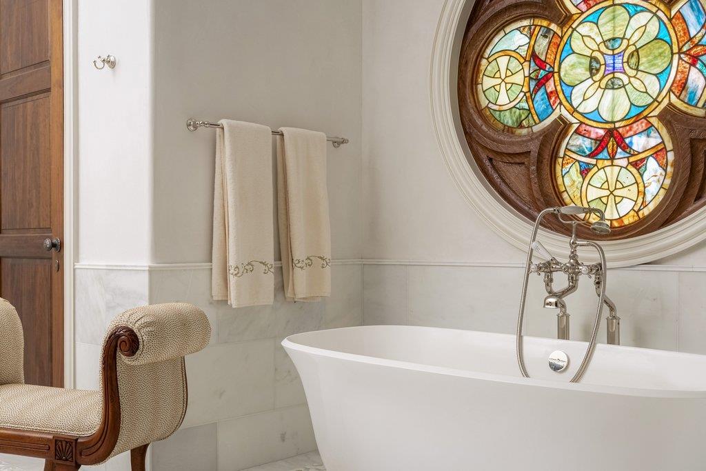 17607 Breakwater Dr, Jonestown, TX 78645