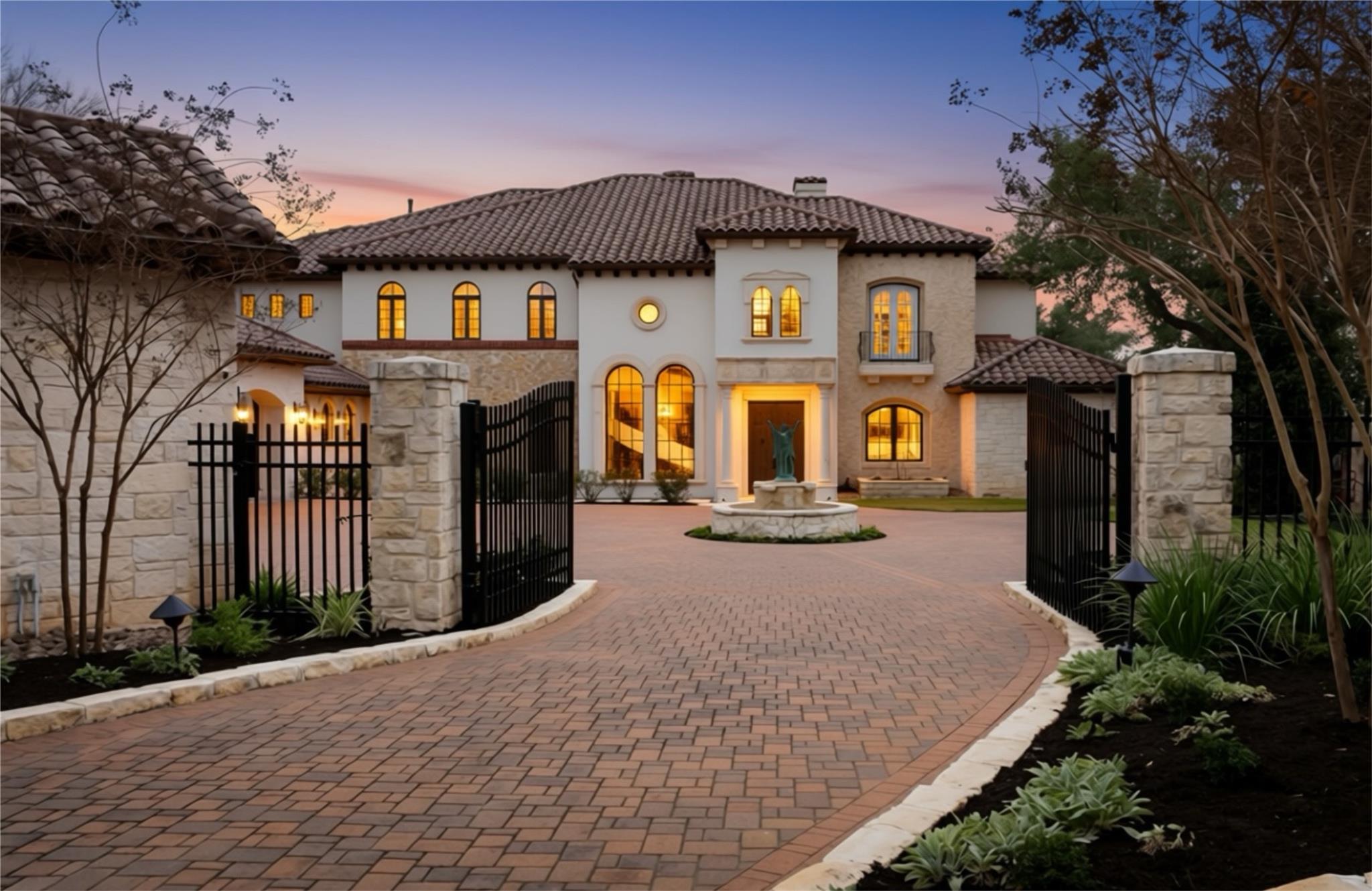 17607 Breakwater Dr, Jonestown, TX 78645