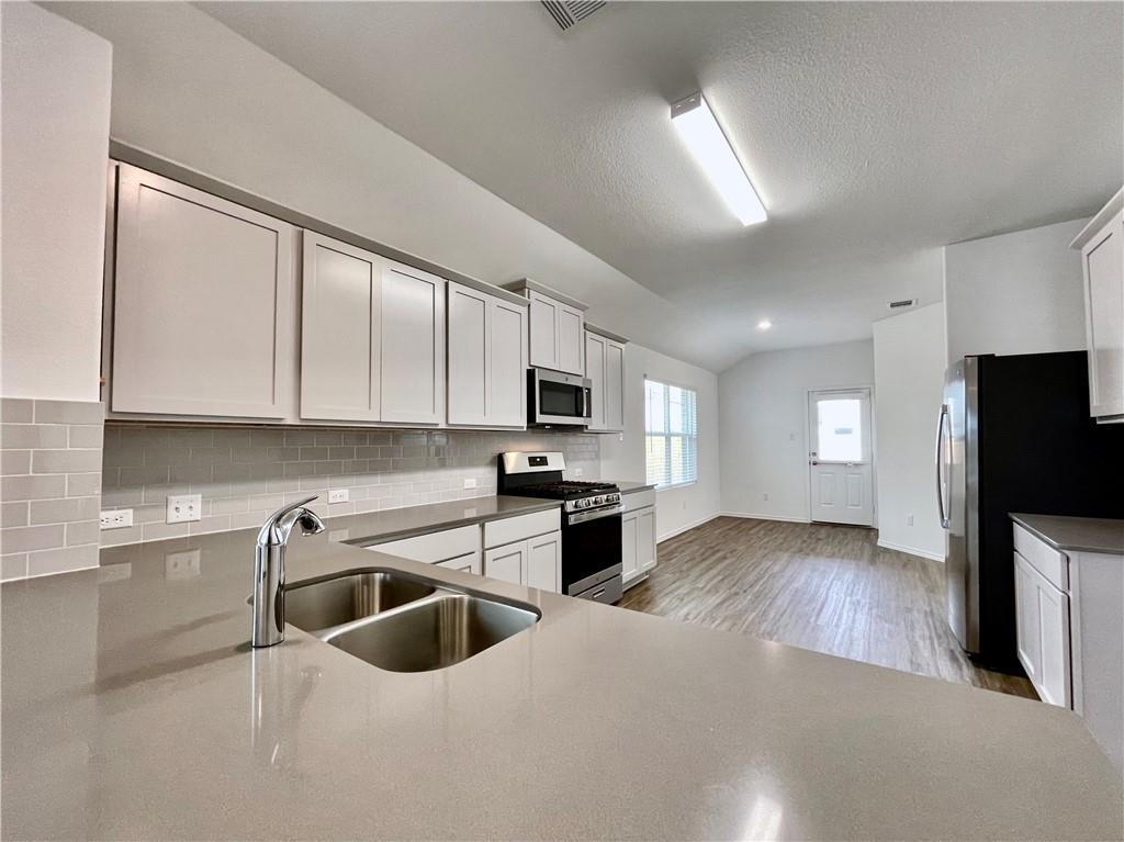 126 Canley Loop, Hutto, TX 78634