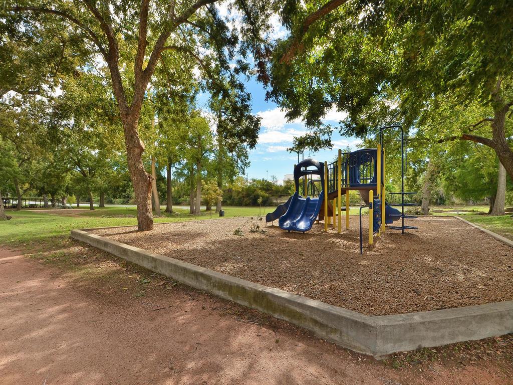 1200 Brendon Lee Ln, Georgetown, TX 78626