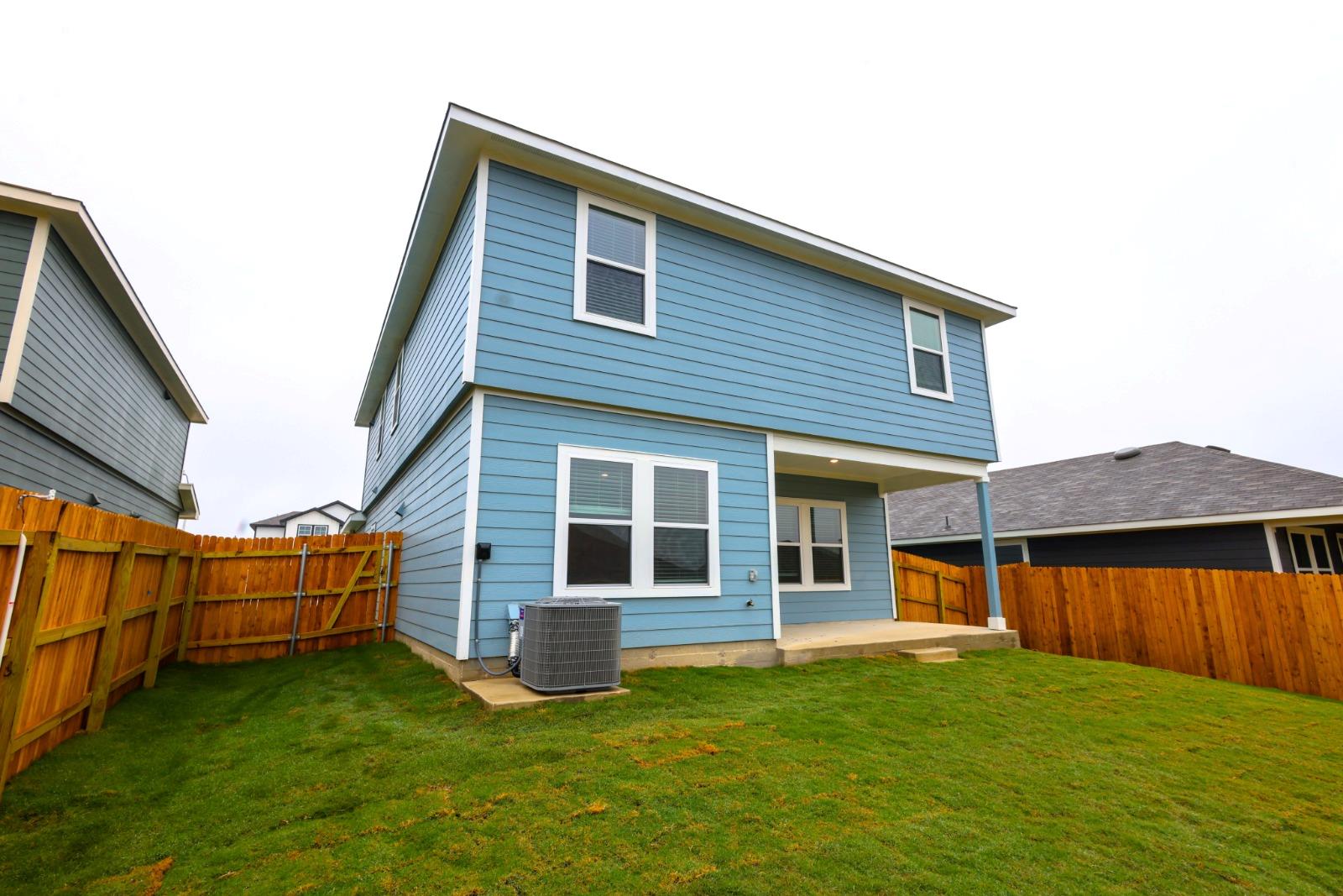 12306 Bulldogger Bnd, Mustang Ridge, TX 78610