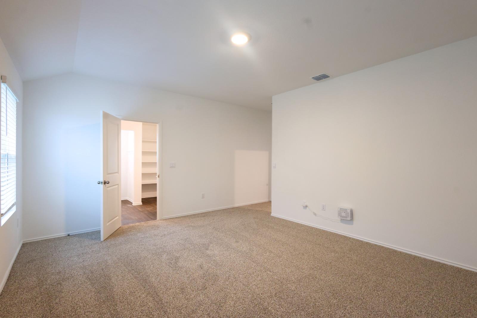 12306 Bulldogger Bnd, Mustang Ridge, TX 78610