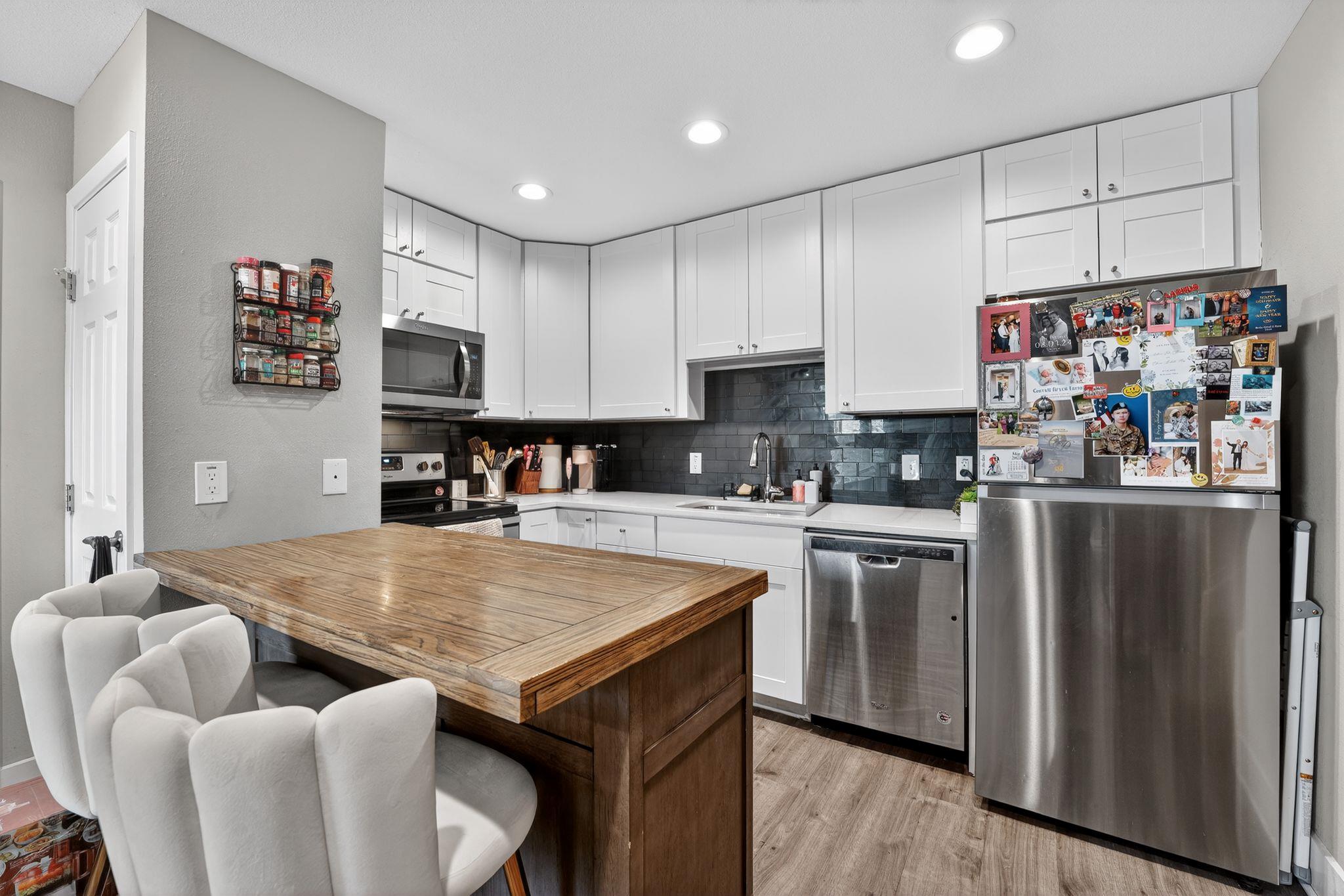 935 La Posada Dr # 128, Austin, TX 78752