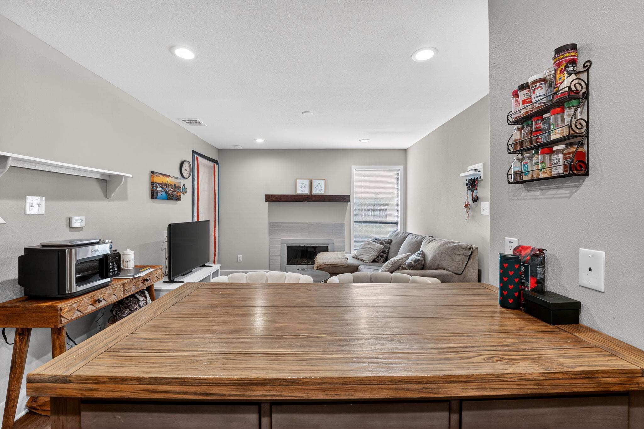 935 La Posada Dr # 128, Austin, TX 78752