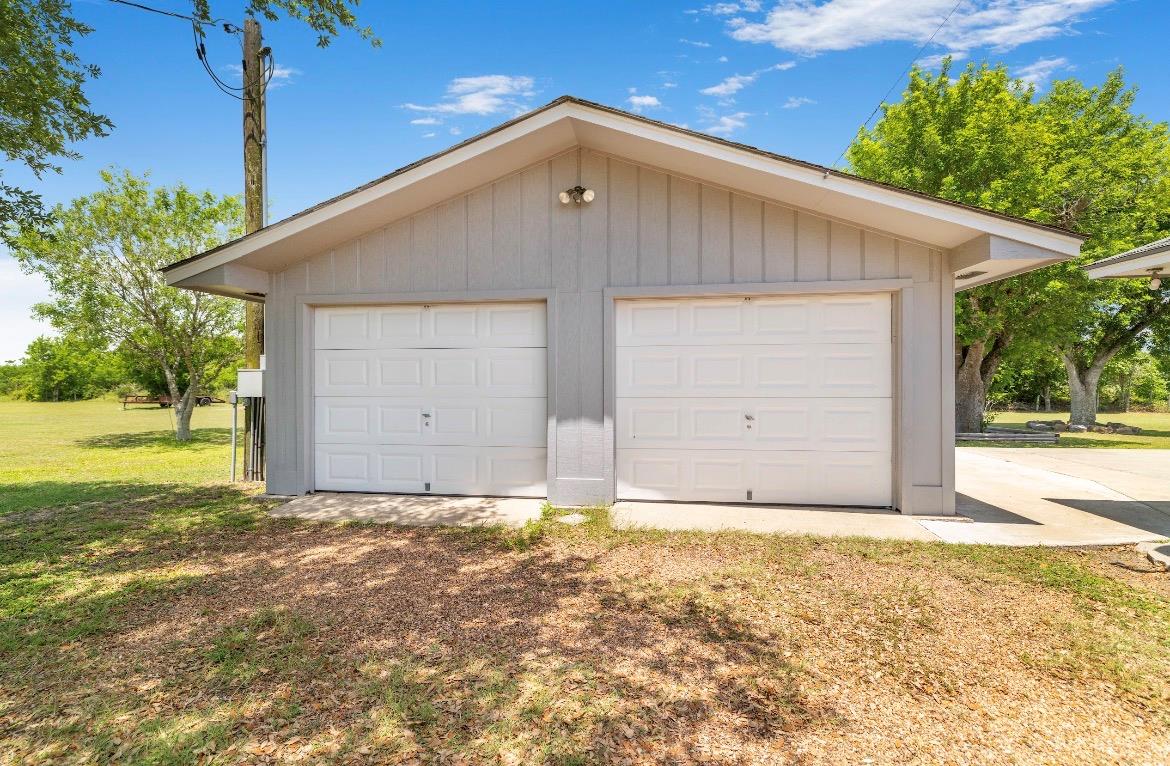 2460 State Highway 95 Highway N, Moulton, TX 77975