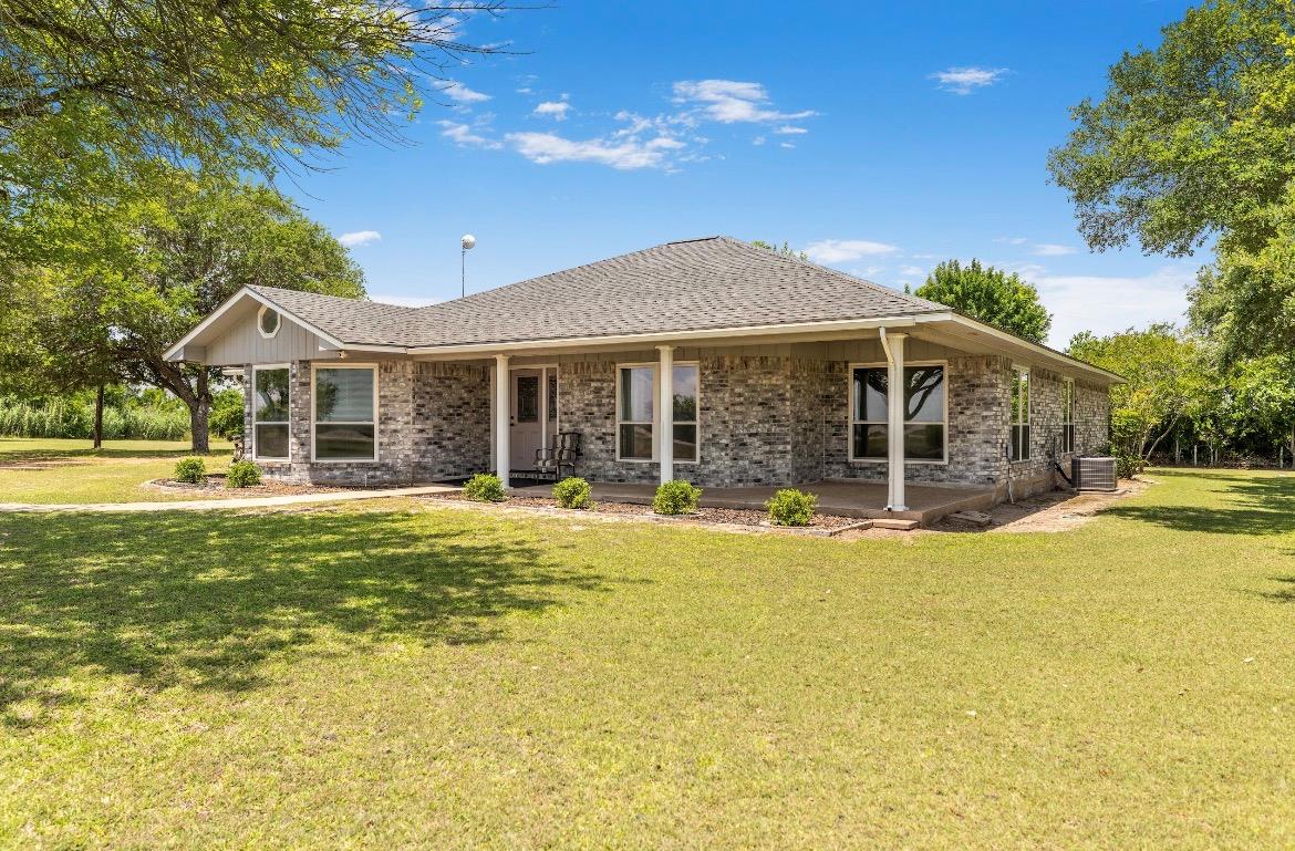 2460 State Highway 95 Highway N, Moulton, TX 77975