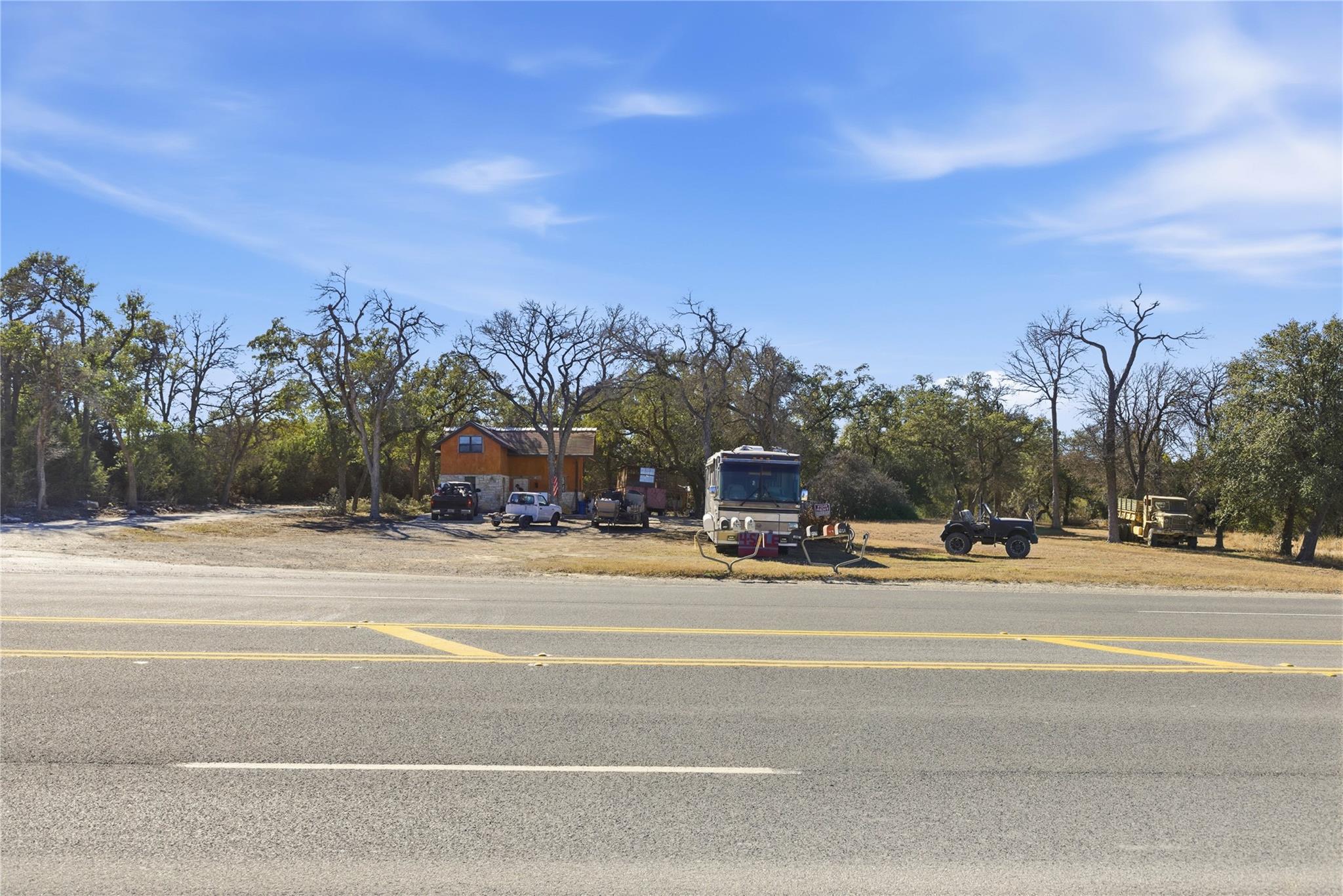 196 Southern Dr, Johnson City, TX 78636