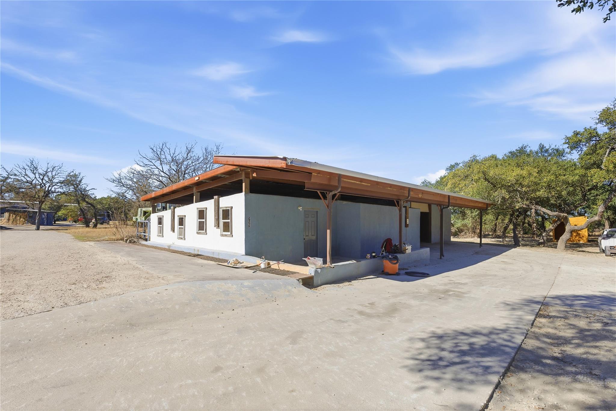 196 Southern Dr, Johnson City, TX 78636