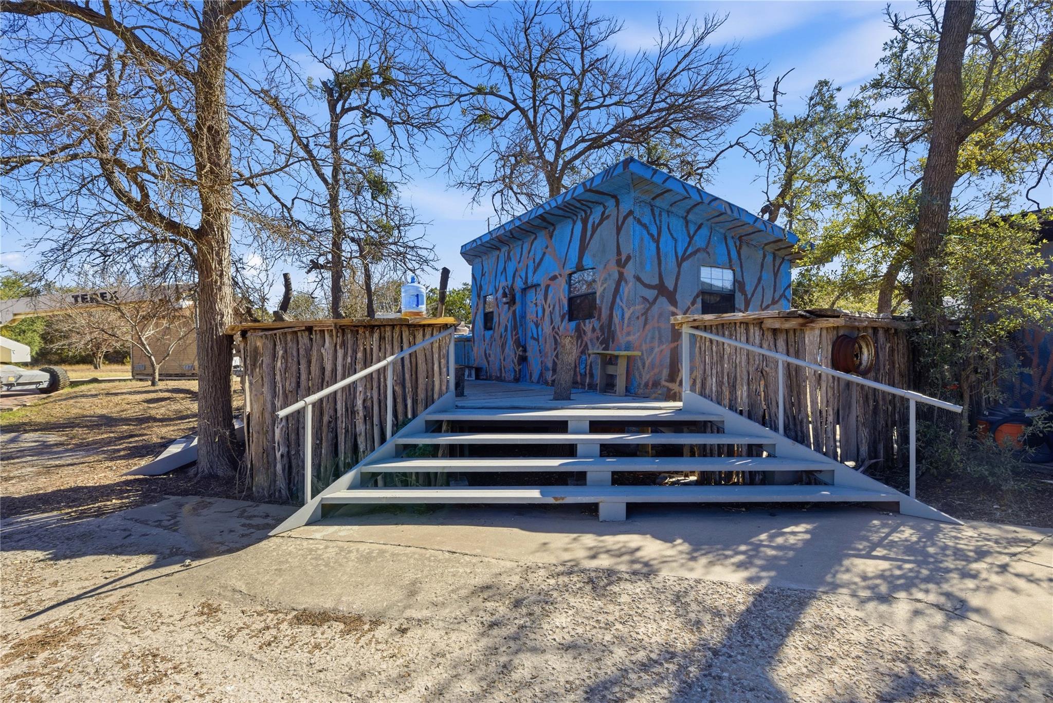 196 Southern Dr, Johnson City, TX 78636