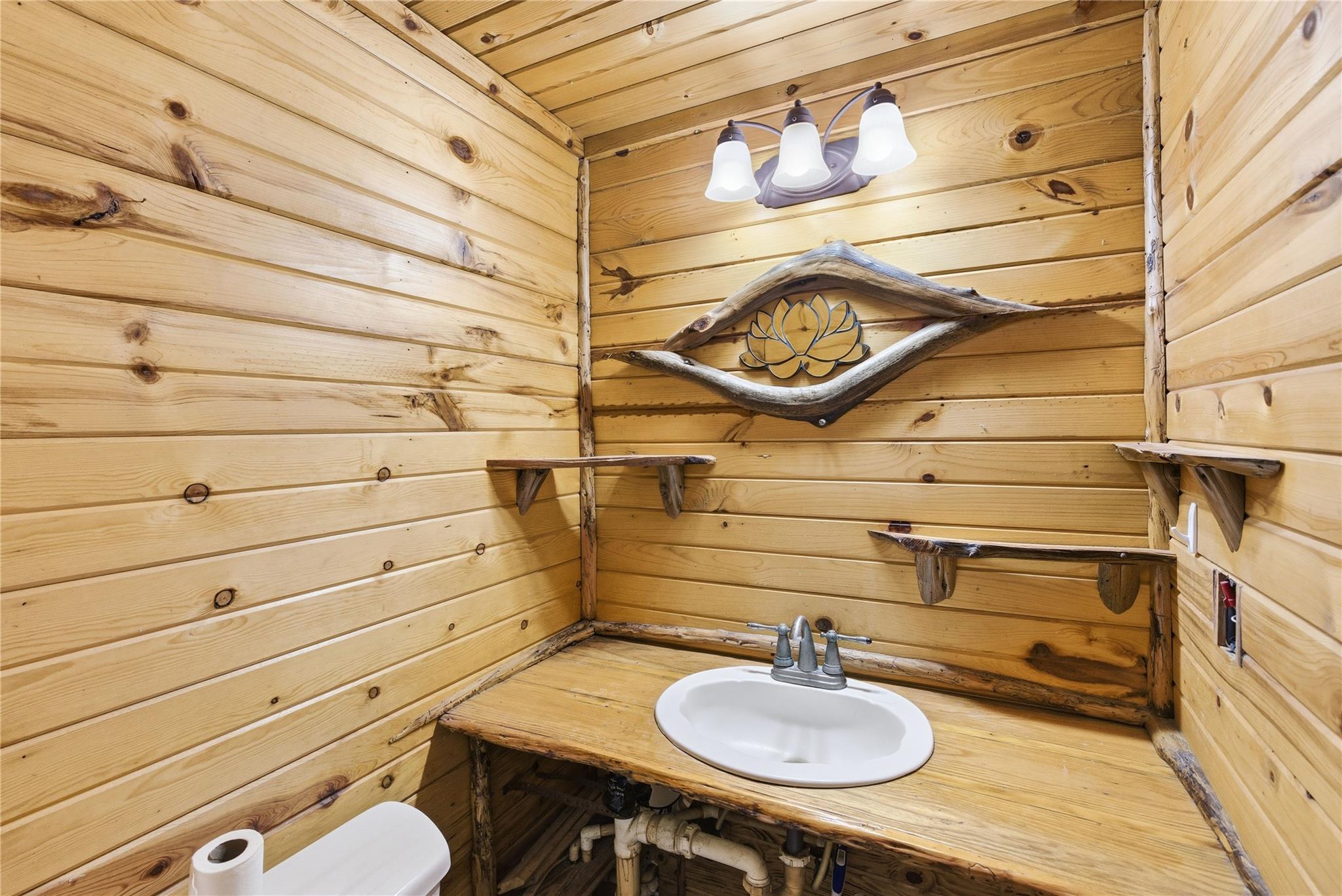 196 Southern Dr, Johnson City, TX 78636