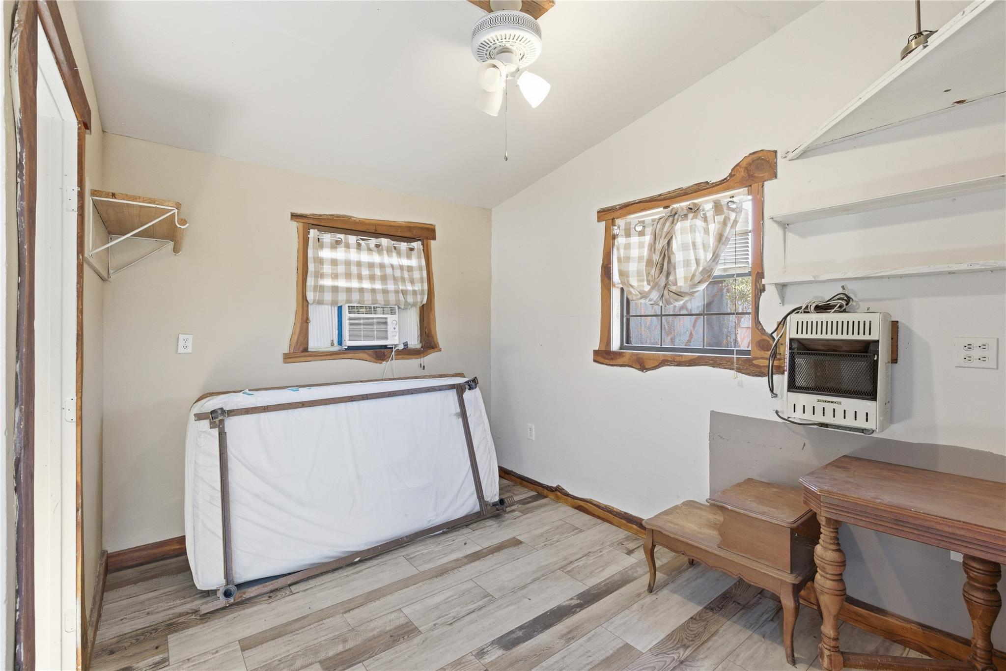 196 Southern Dr, Johnson City, TX 78636