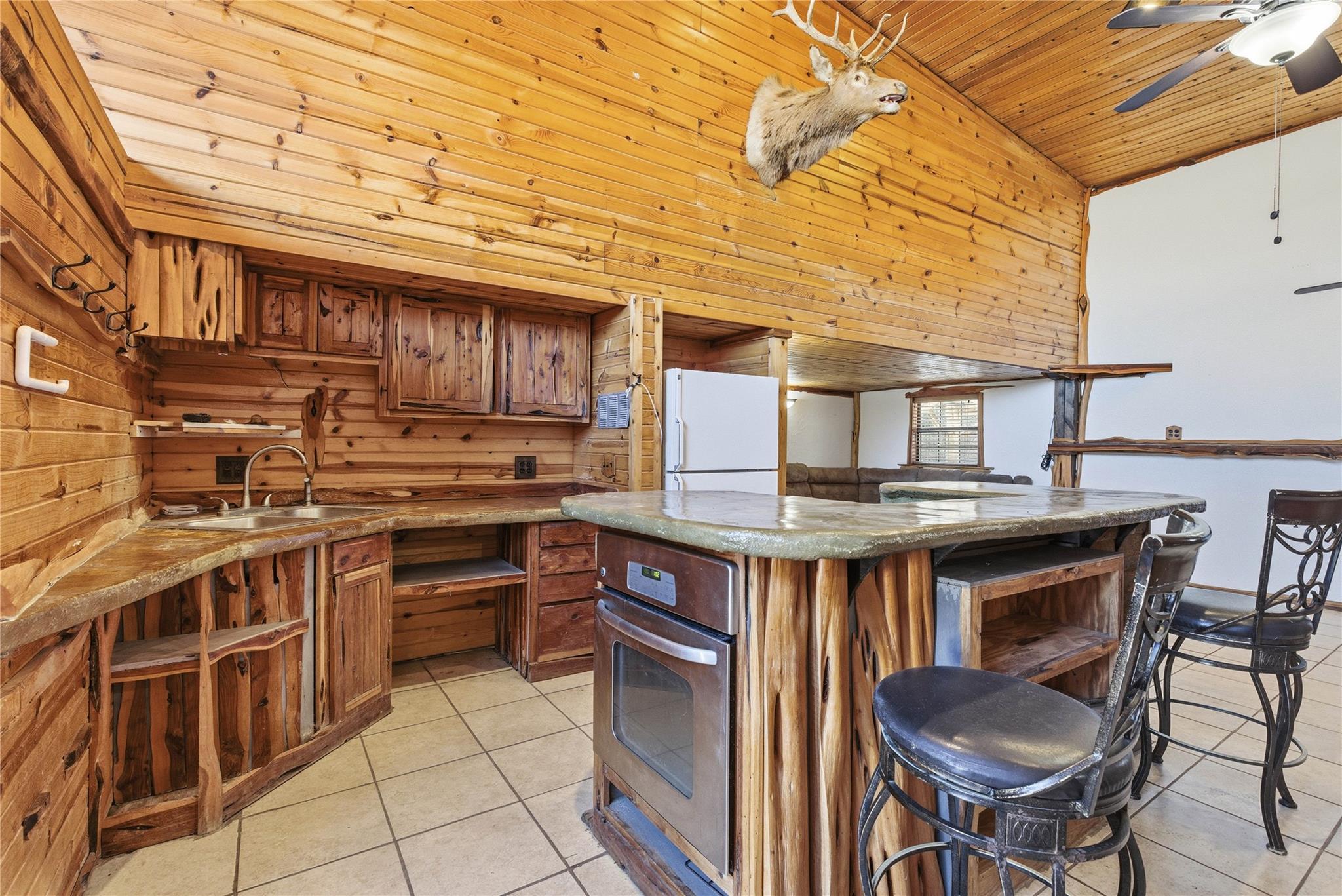 196 Southern Dr, Johnson City, TX 78636