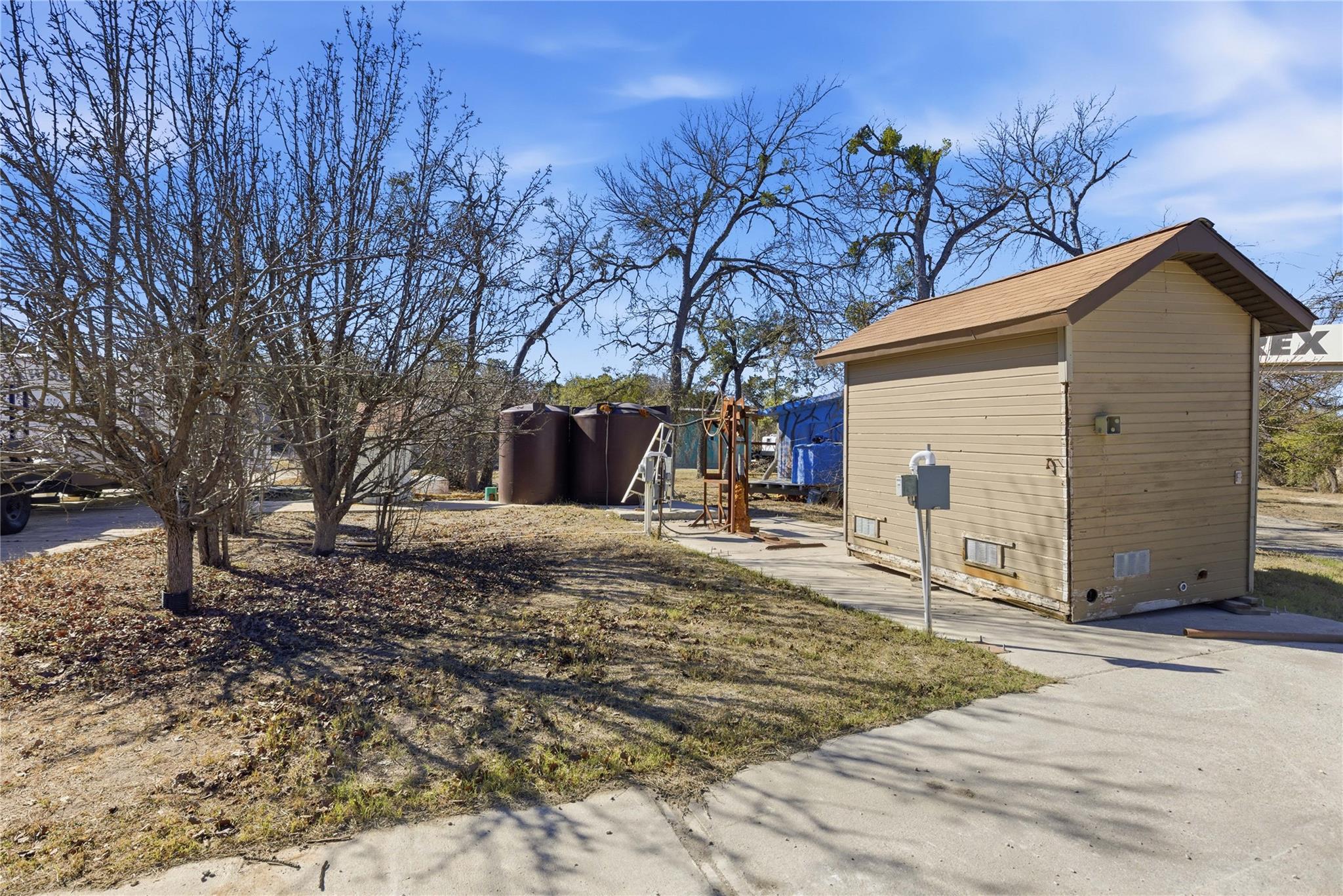 196 Southern Dr, Johnson City, TX 78636