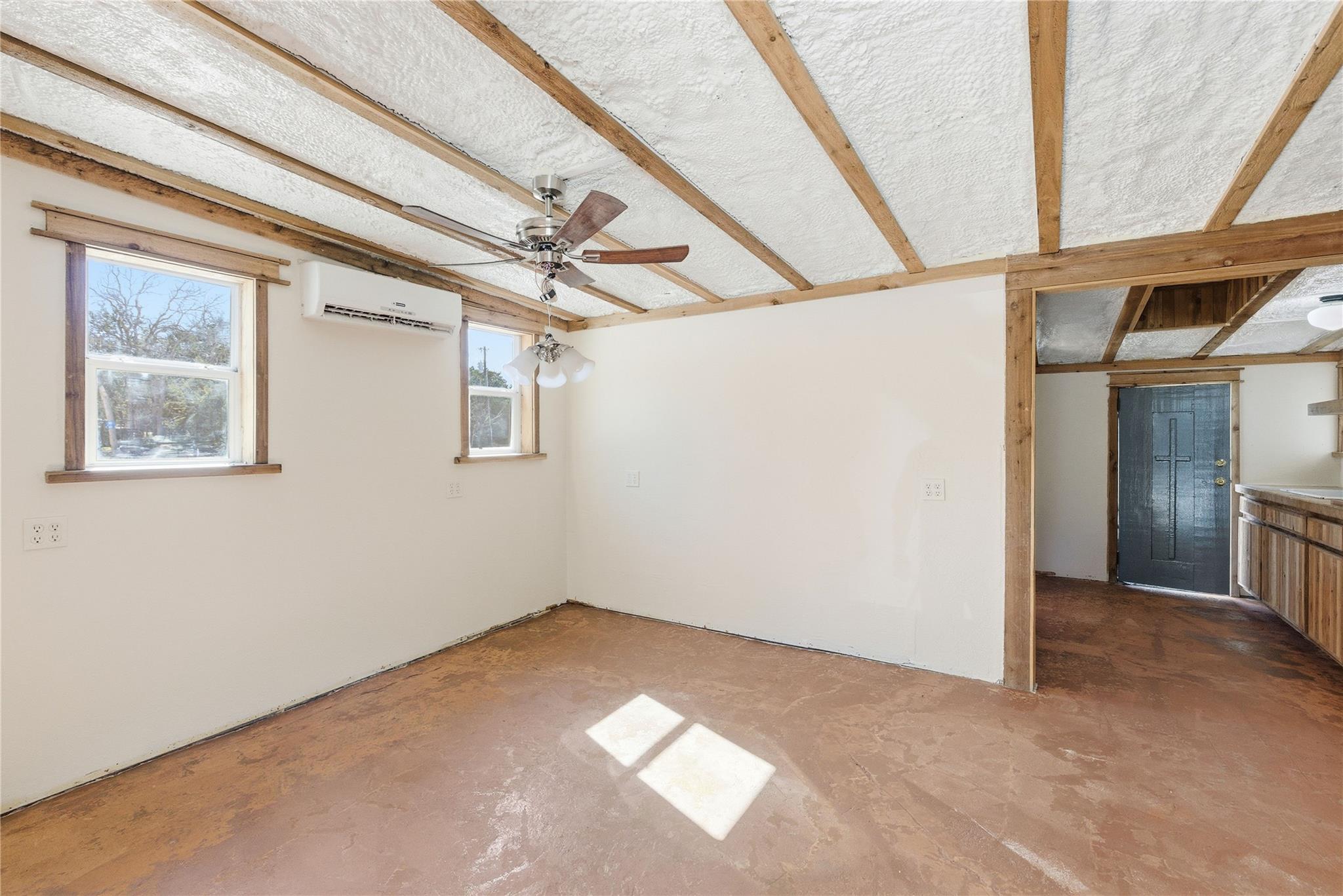 196 Southern Dr, Johnson City, TX 78636