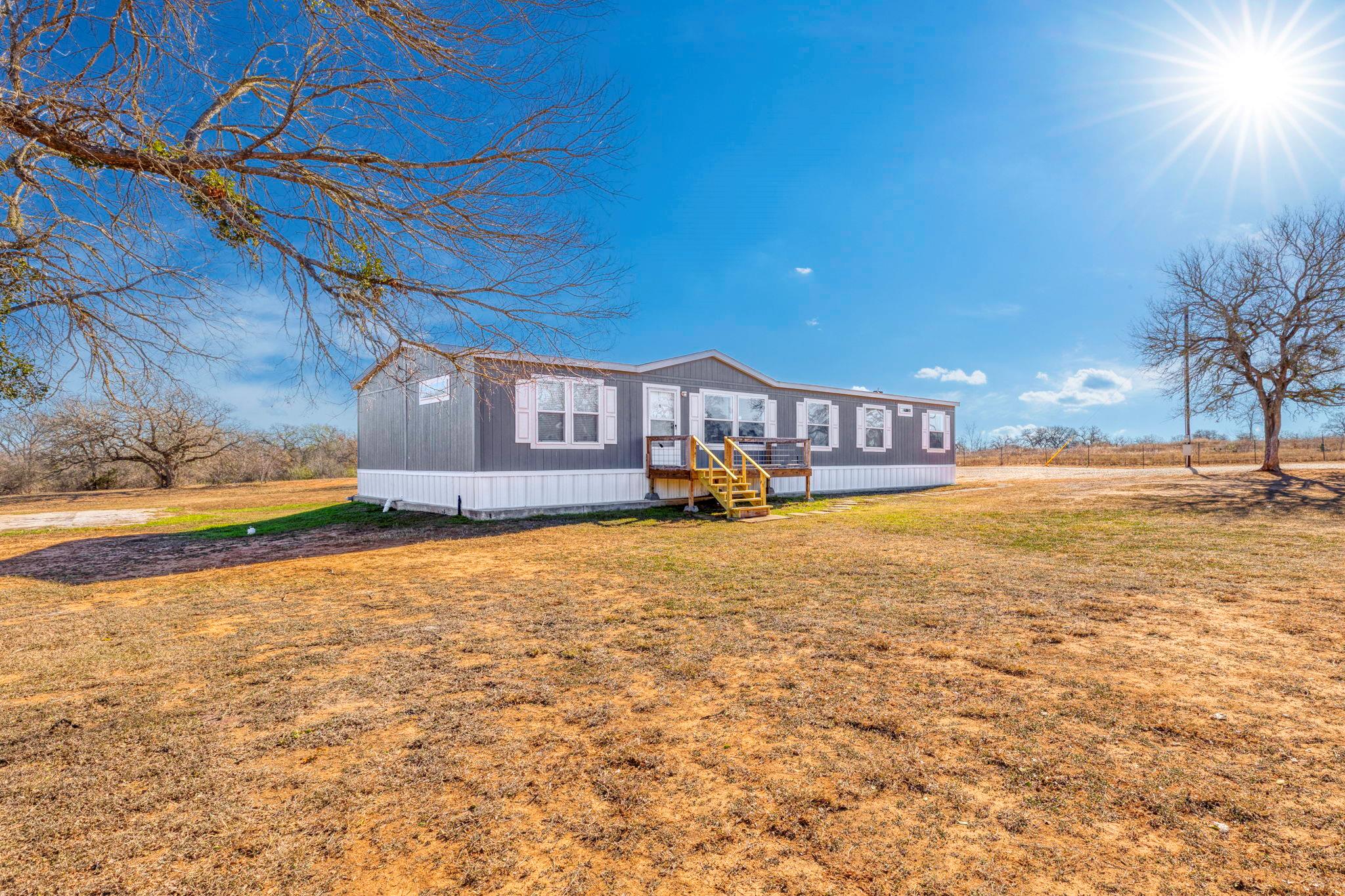 190 Branding Iron Trl, Lockhart, TX 78644