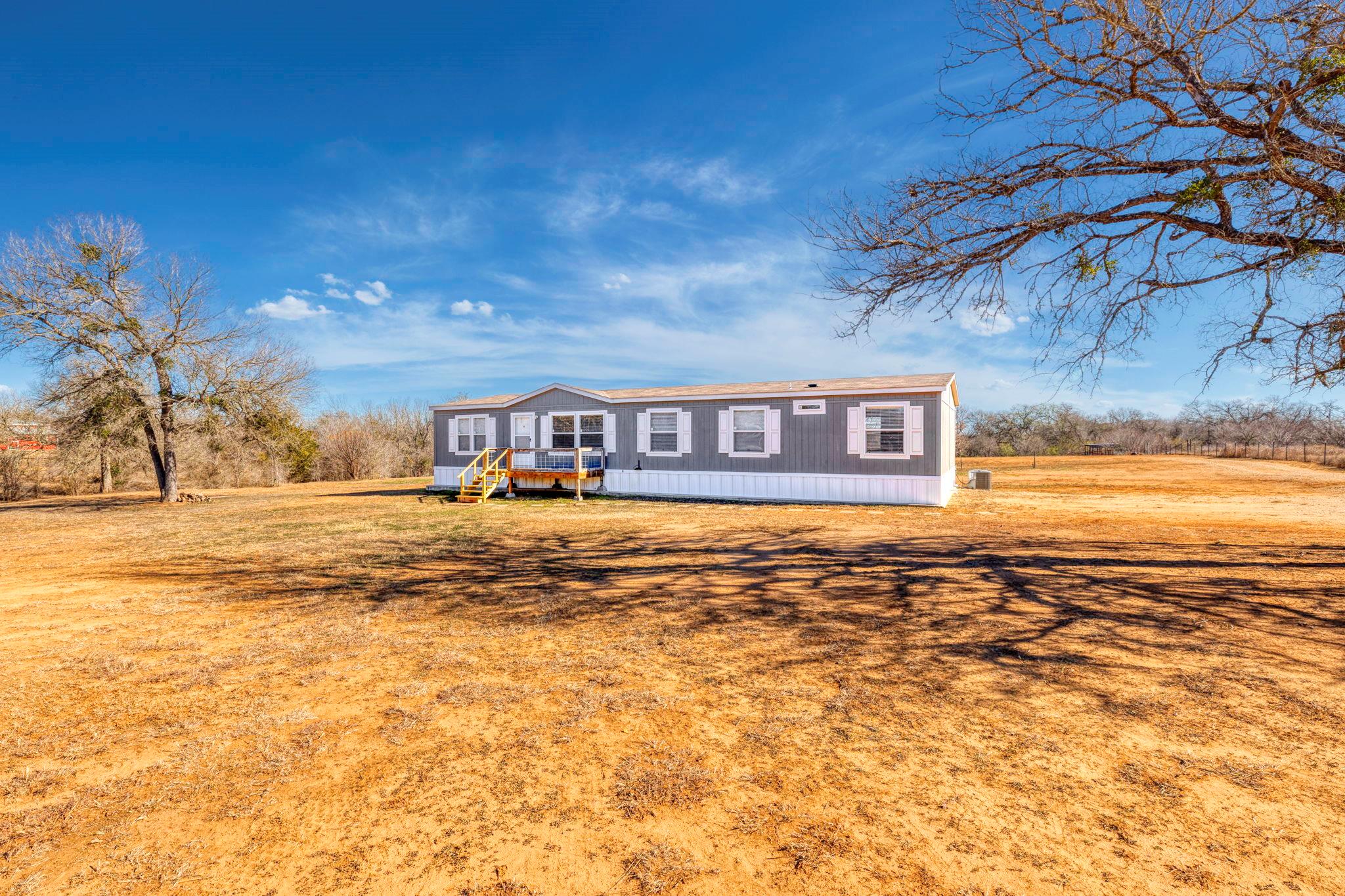 190 Branding Iron Trl, Lockhart, TX 78644