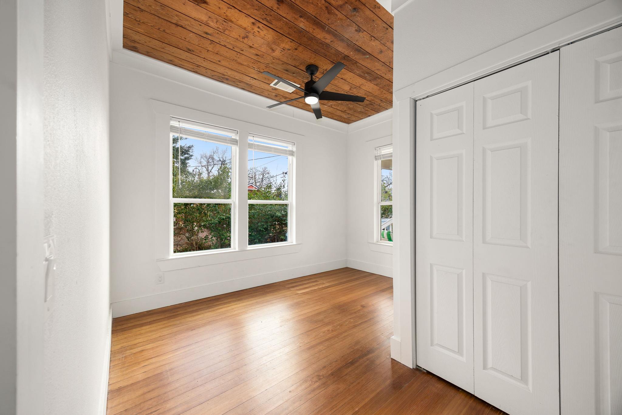 218 S Rio Grande St, Lockhart, TX 78644