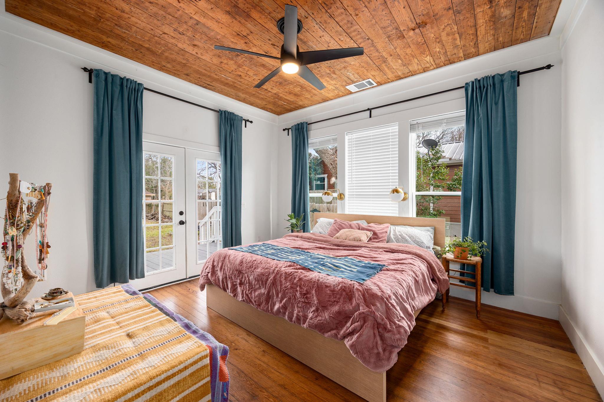 218 S Rio Grande St, Lockhart, TX 78644