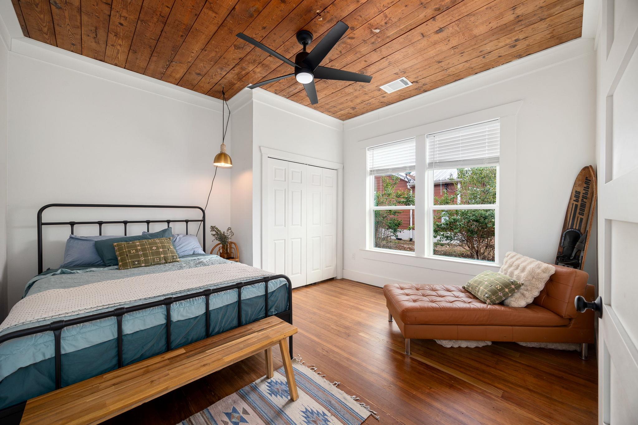 218 S Rio Grande St, Lockhart, TX 78644