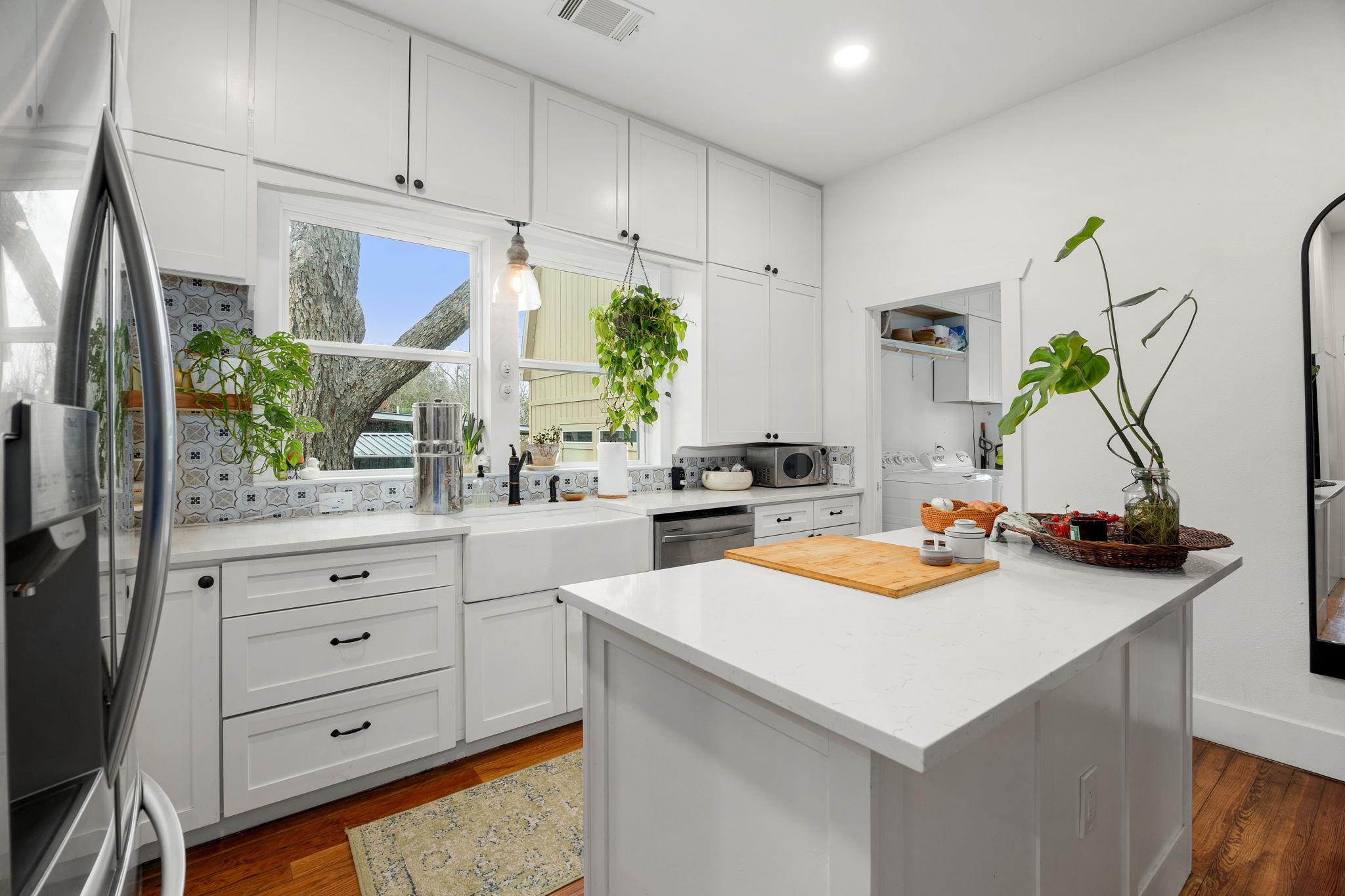 218 S Rio Grande St, Lockhart, TX 78644