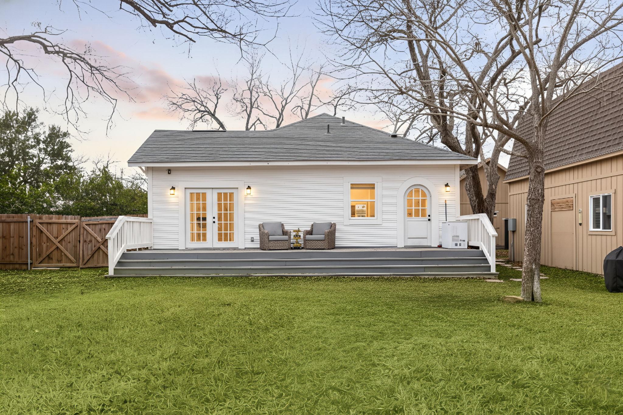 218 S Rio Grande St, Lockhart, TX 78644